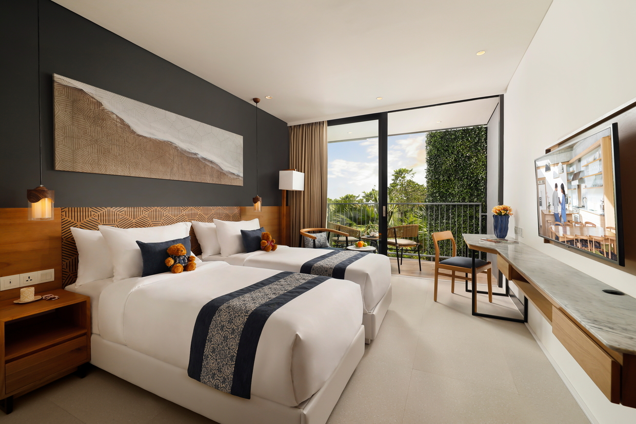 Custom twin bedroom with balcony at Citadines Berawa Beach hotel in Bali
