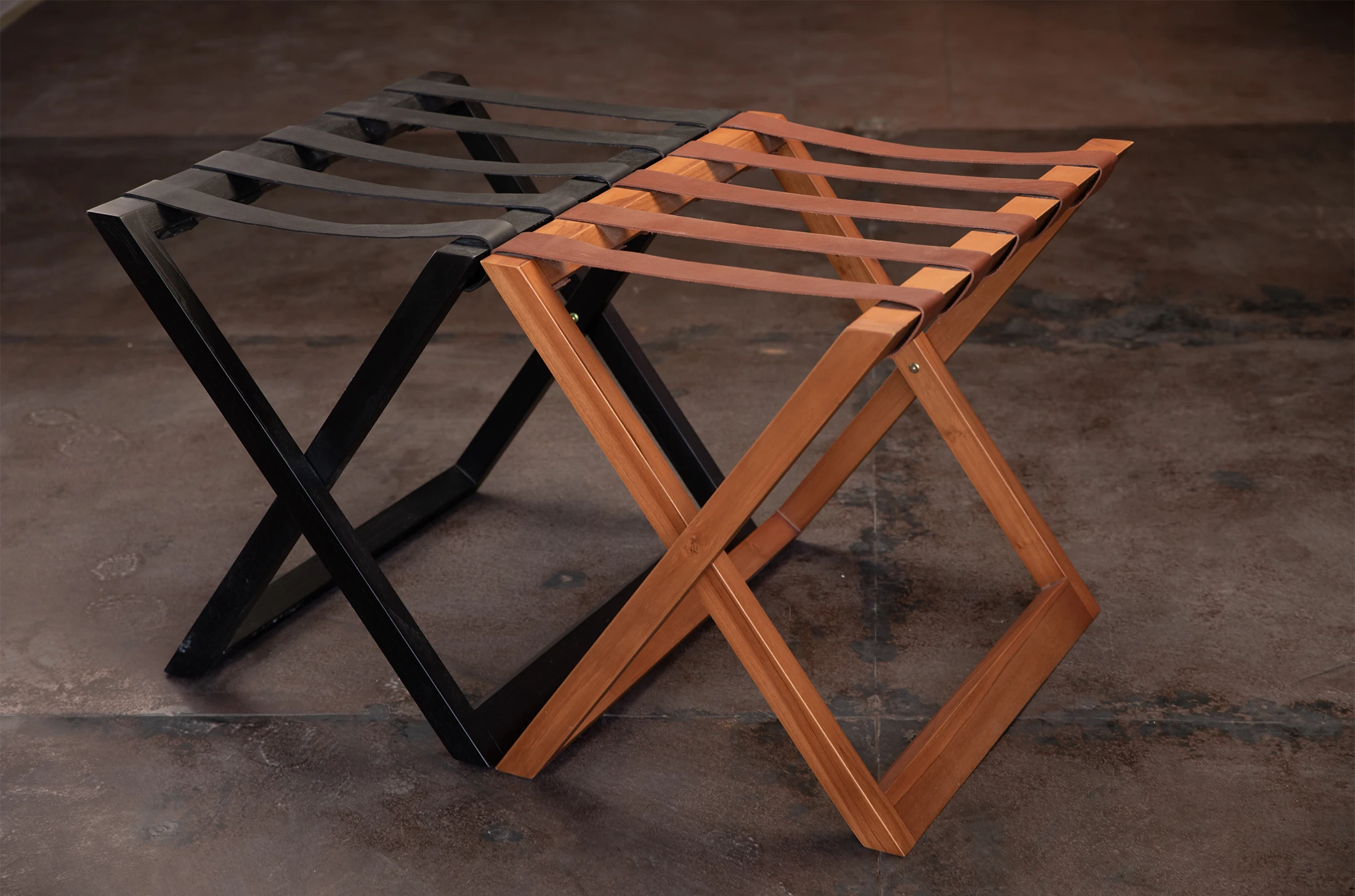 Tabu-Design-BEN21-Guadi-Luggage-teak-leather-ambiance