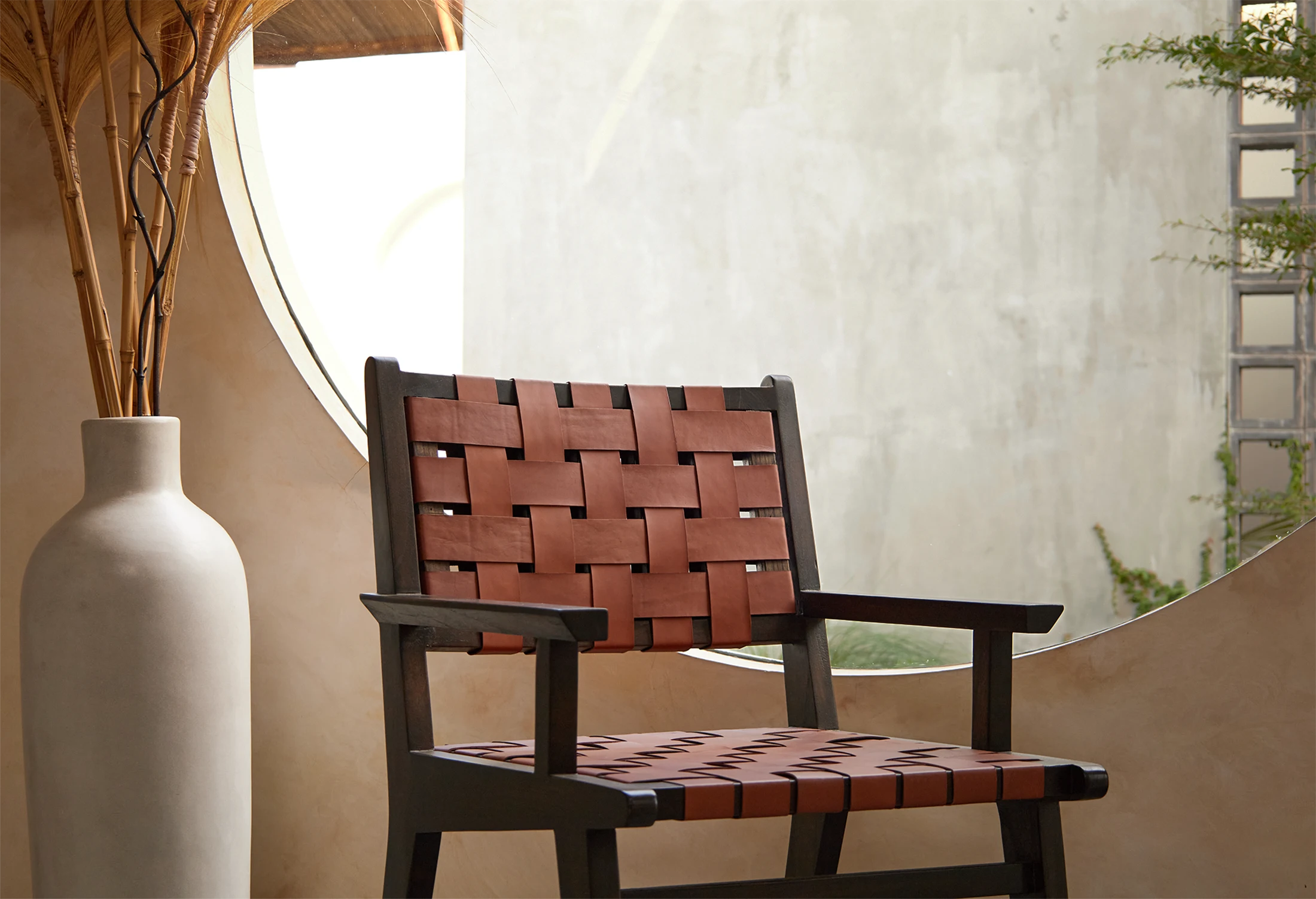 Tabu-Design-CH126A-ZAK-Armchair-wood-leather-ambiance1