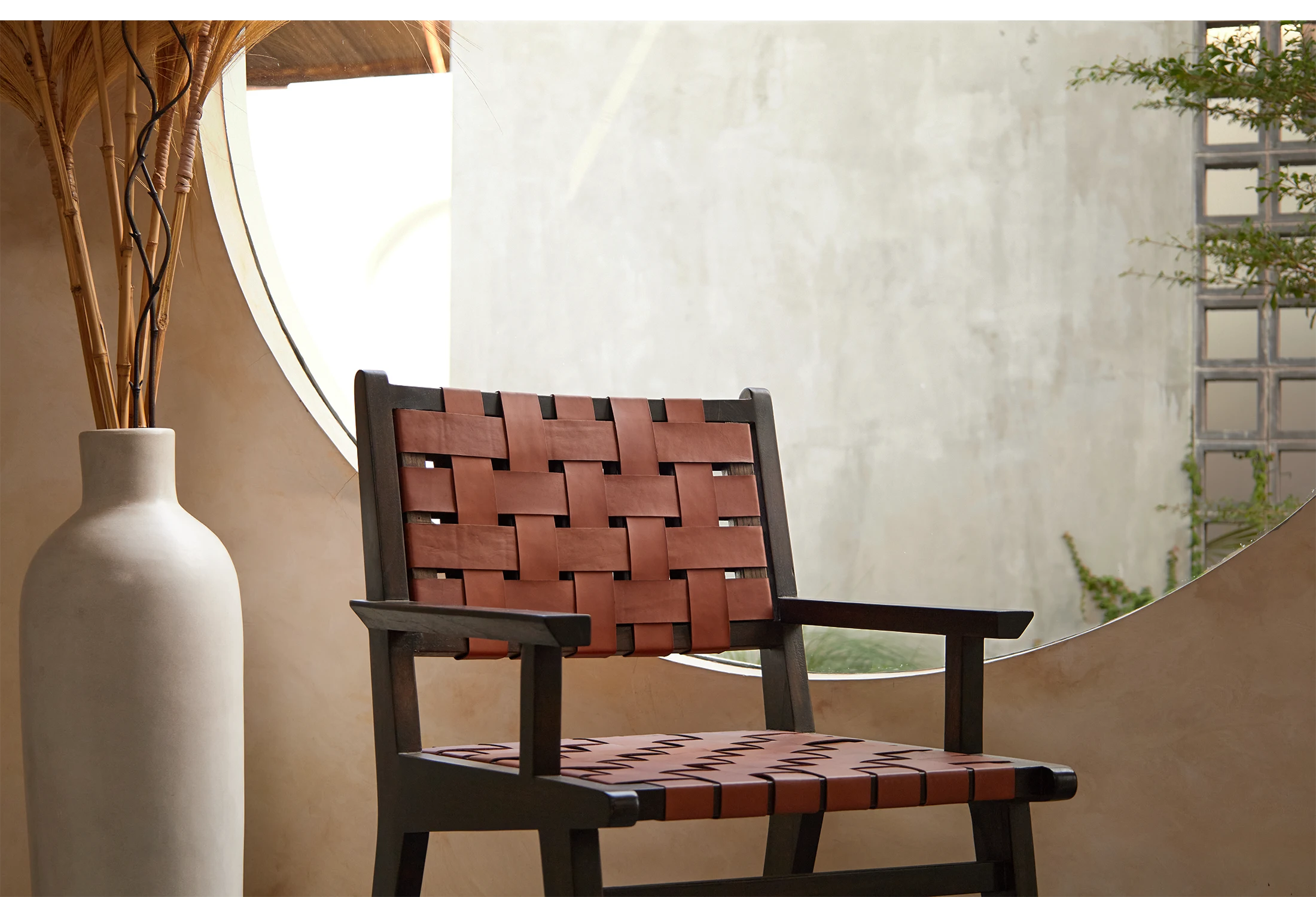 Tabu-Design-CH126A-ZAK-Armchair-wood-leather-ambiance1