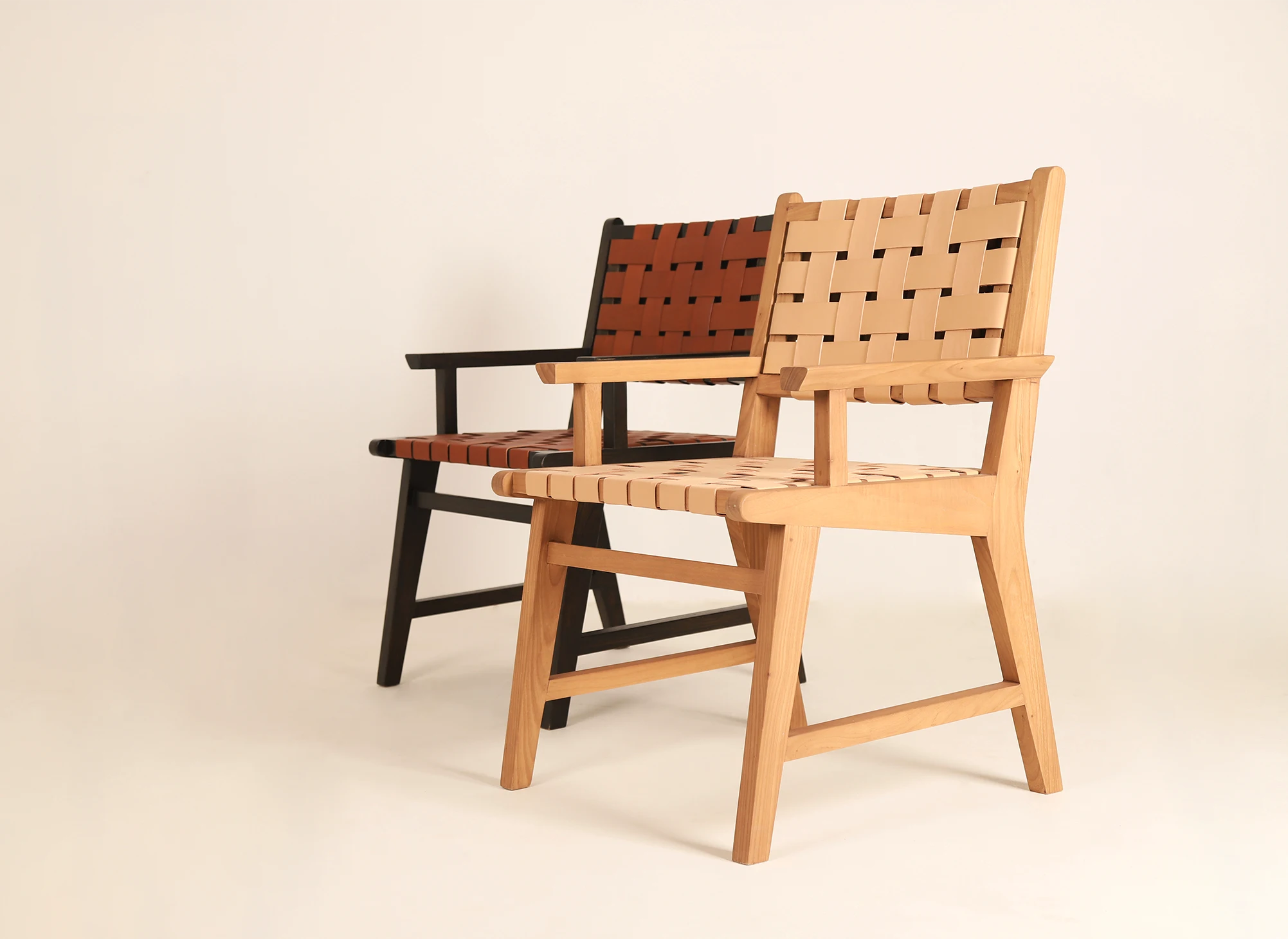 Tabu-Design-CH126A-ZAK-Armchair-wood-leather-ambiance3