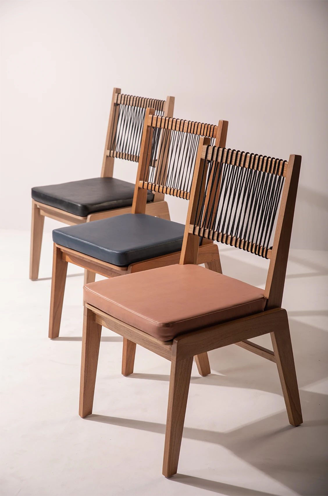 Tabu-Design-CH142-AK Chair-Teak-Leather-ambiance3