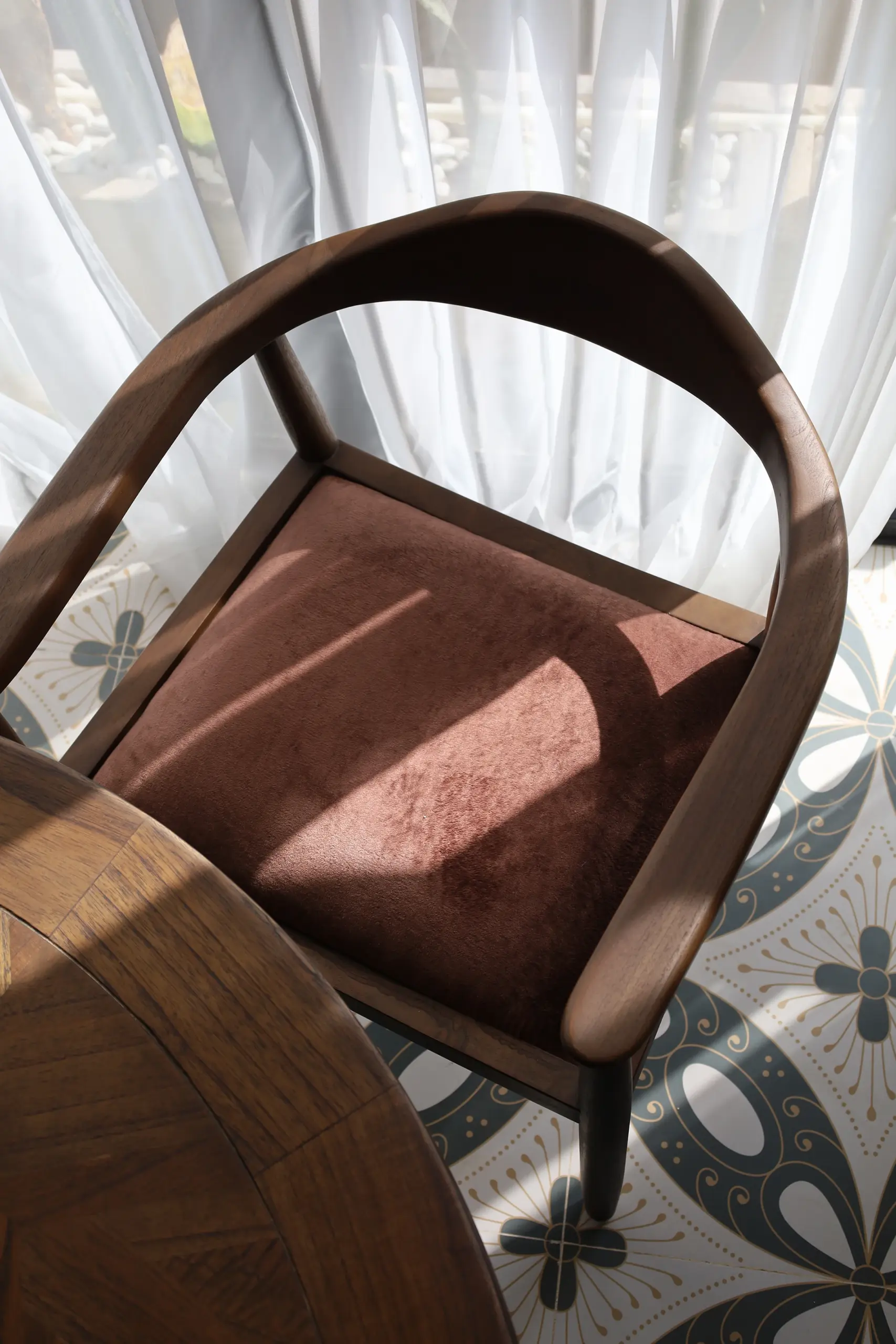 Tabu-Design-CH144-ERIK-Chair-Teak-Ambiance1