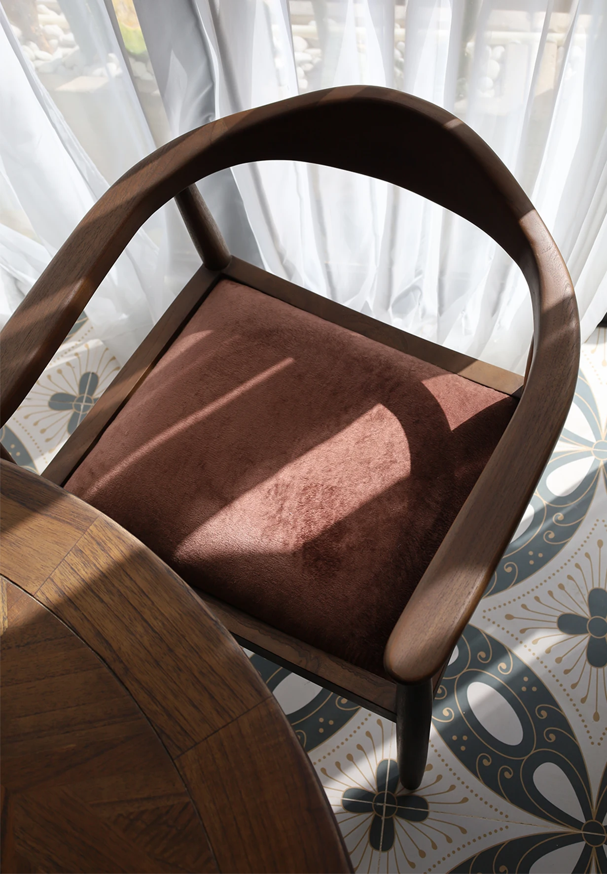 Tabu-Design-CH144-ERIK-Chair-Teak-Ambiance1