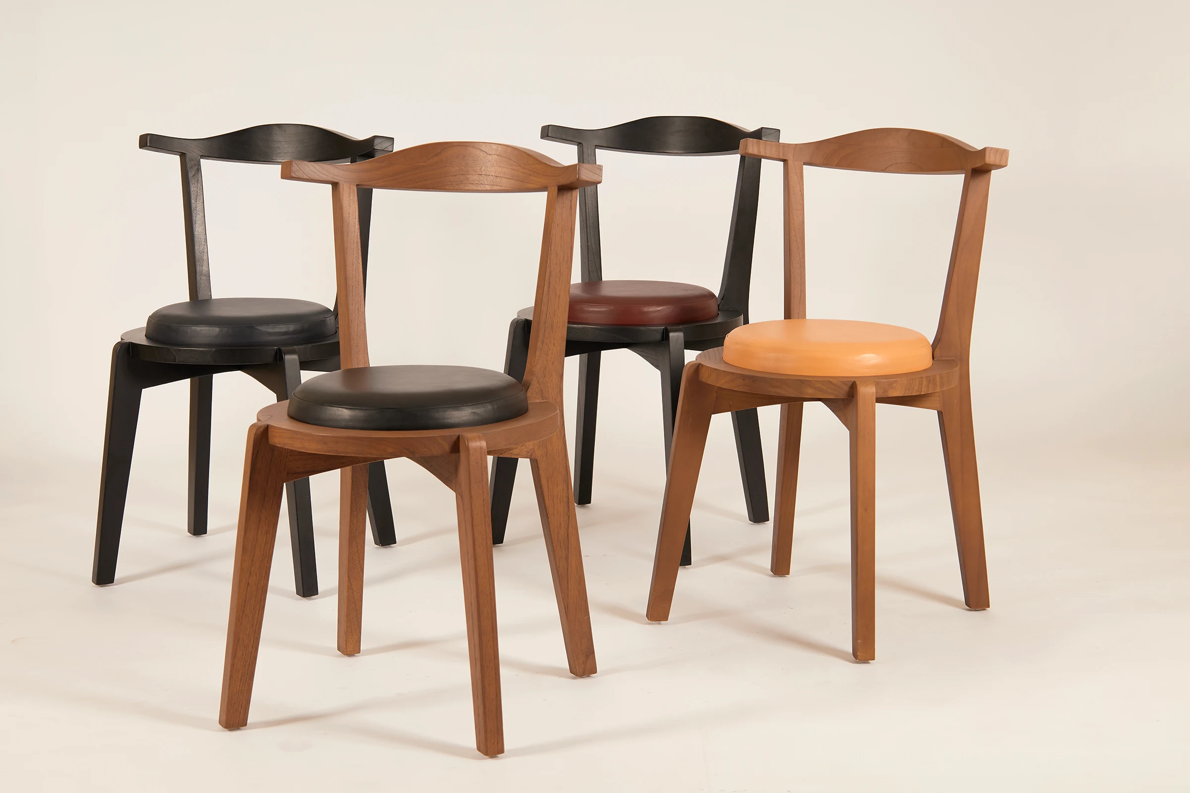 Tabu-Design-CH192-T-Chair-Wood-Leather-Ambiance1