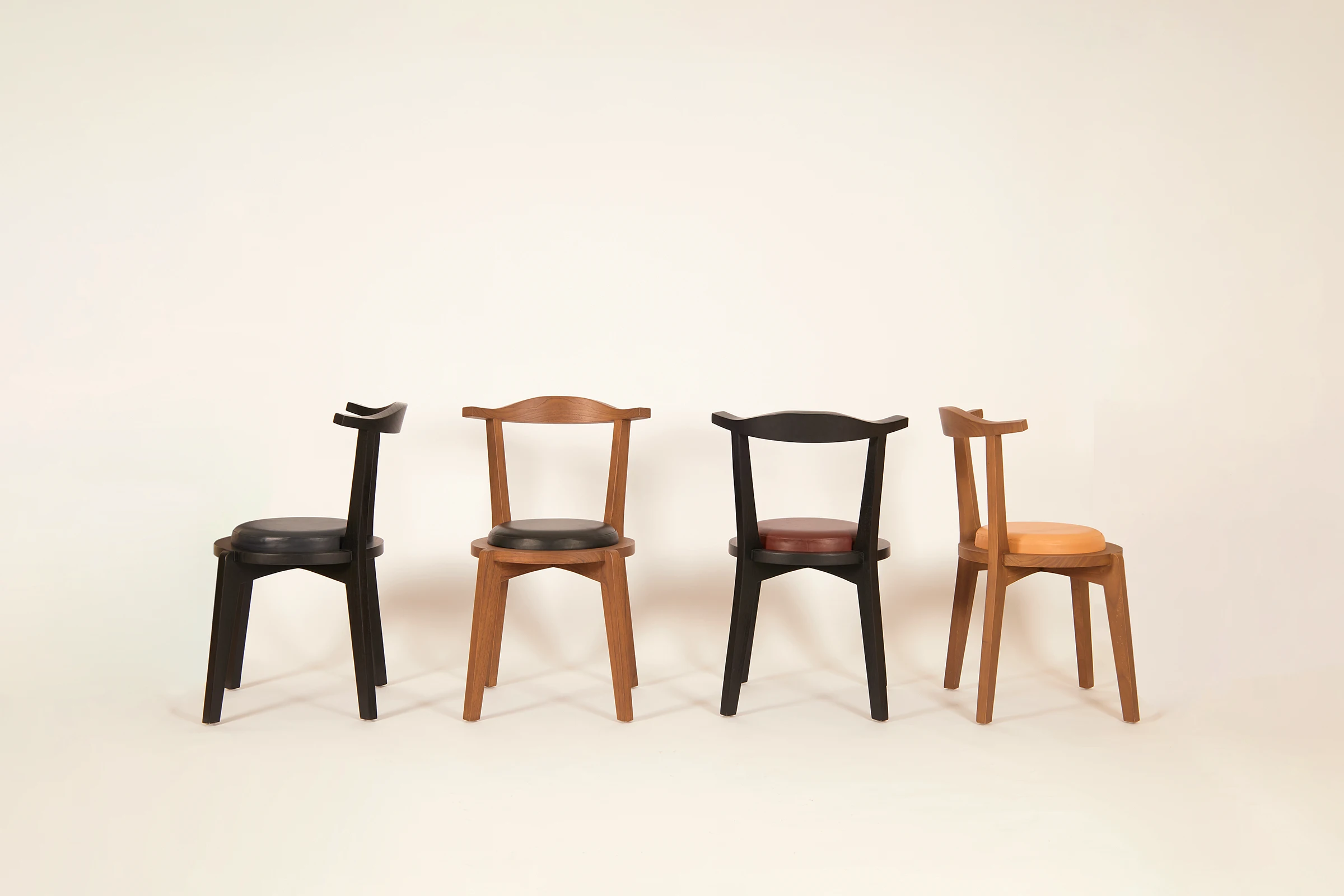 Tabu-Design-CH192-T-Chair-Wood-Leather-Ambiance2