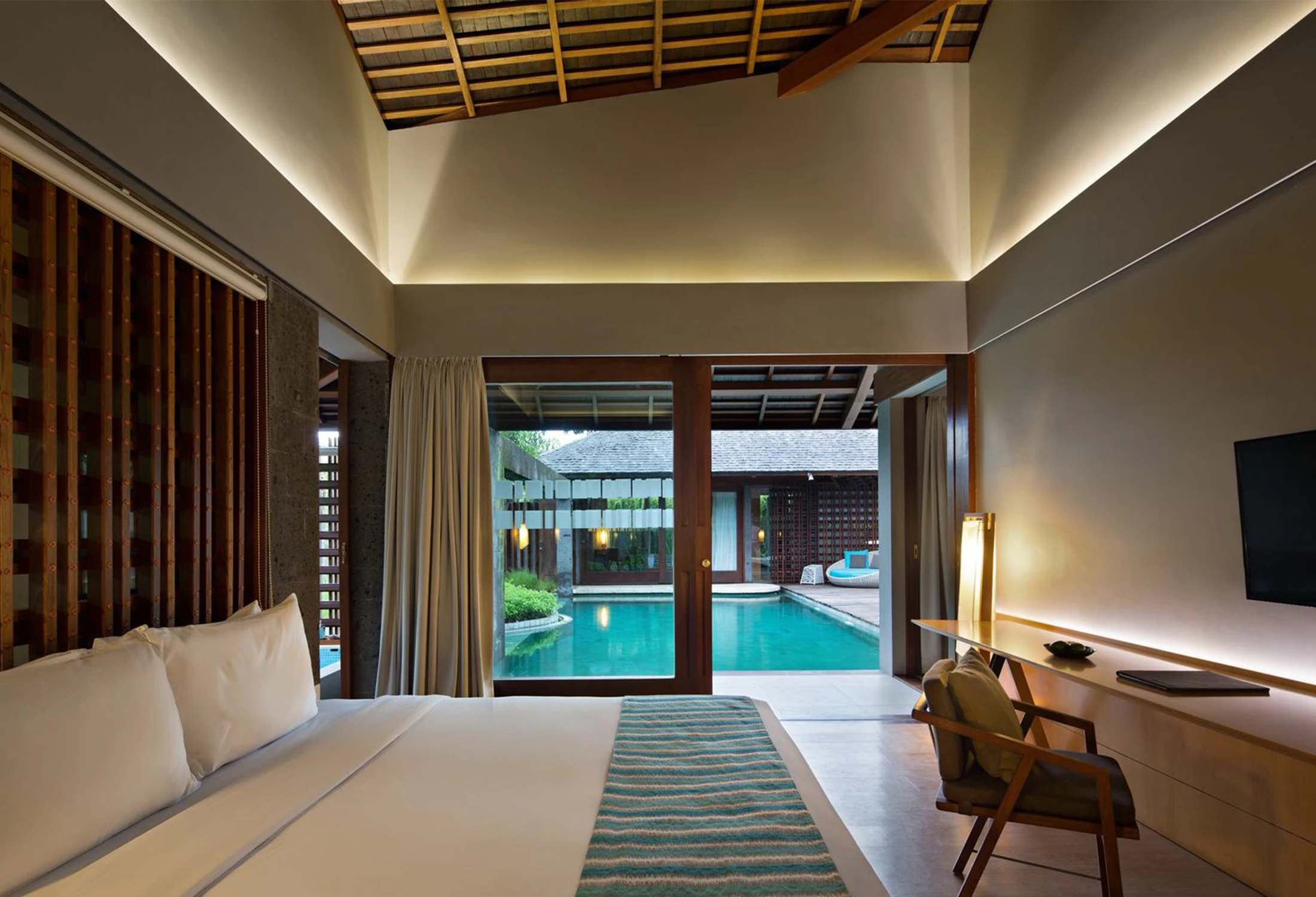 Tabu-Design-CH20-TS-Armchair-Teak-Fabric-Ambiance