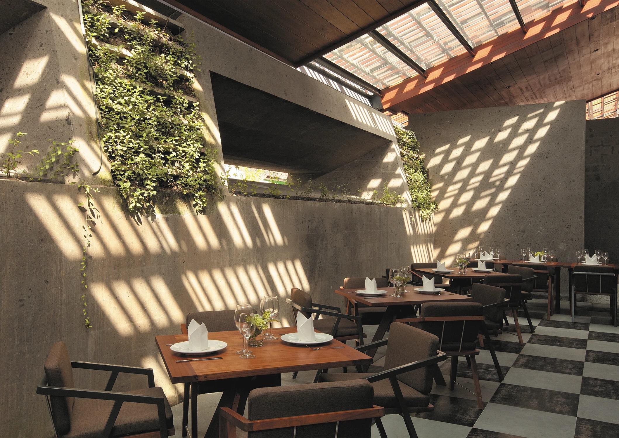 Tabu-Design-CH20-TS-Armchair-Teak-Fabric-Ambiance2