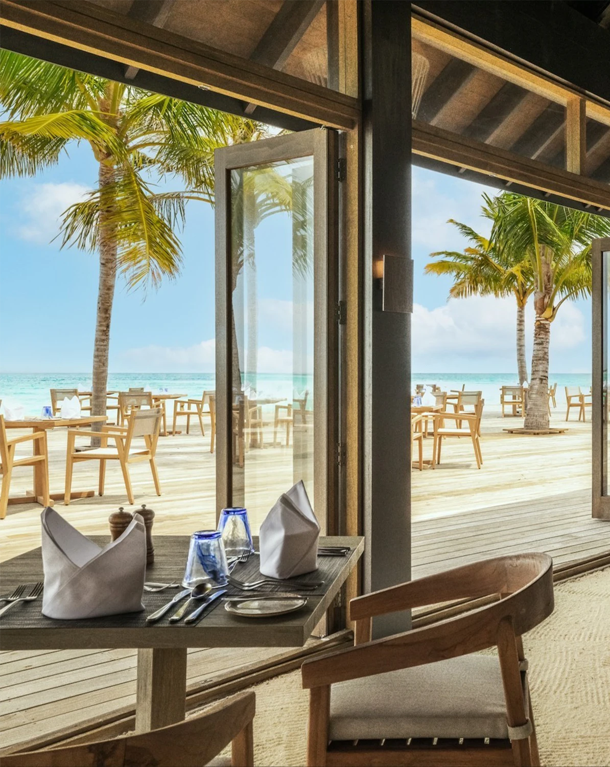 Tabu-Design-CH47A-OSCAR-Chair-Teak-ambiance