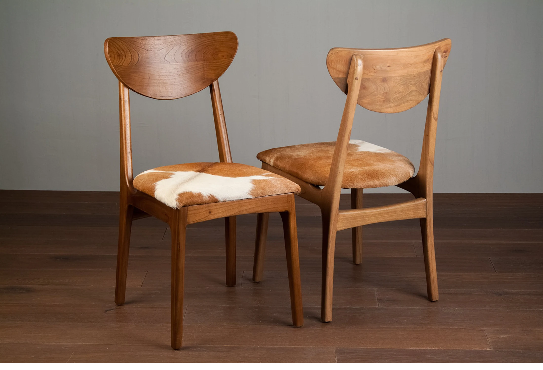 Tabu-Design-CH55-ARU-Chair-Wood-Cow-Hide-Ambiance2