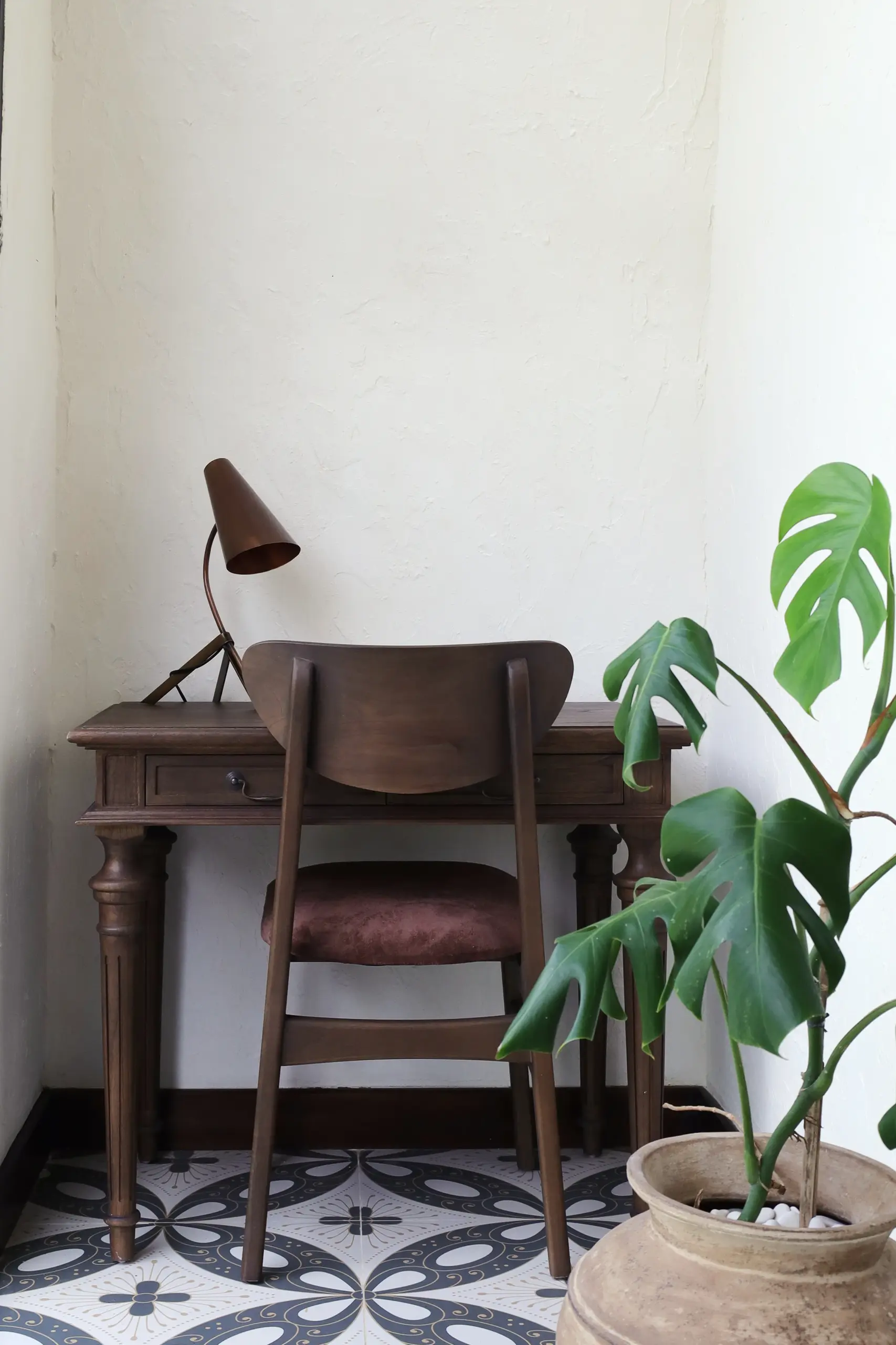 Tabu-Design-CH55-ARU-Chair-Wood-Fabric-Ambiance1