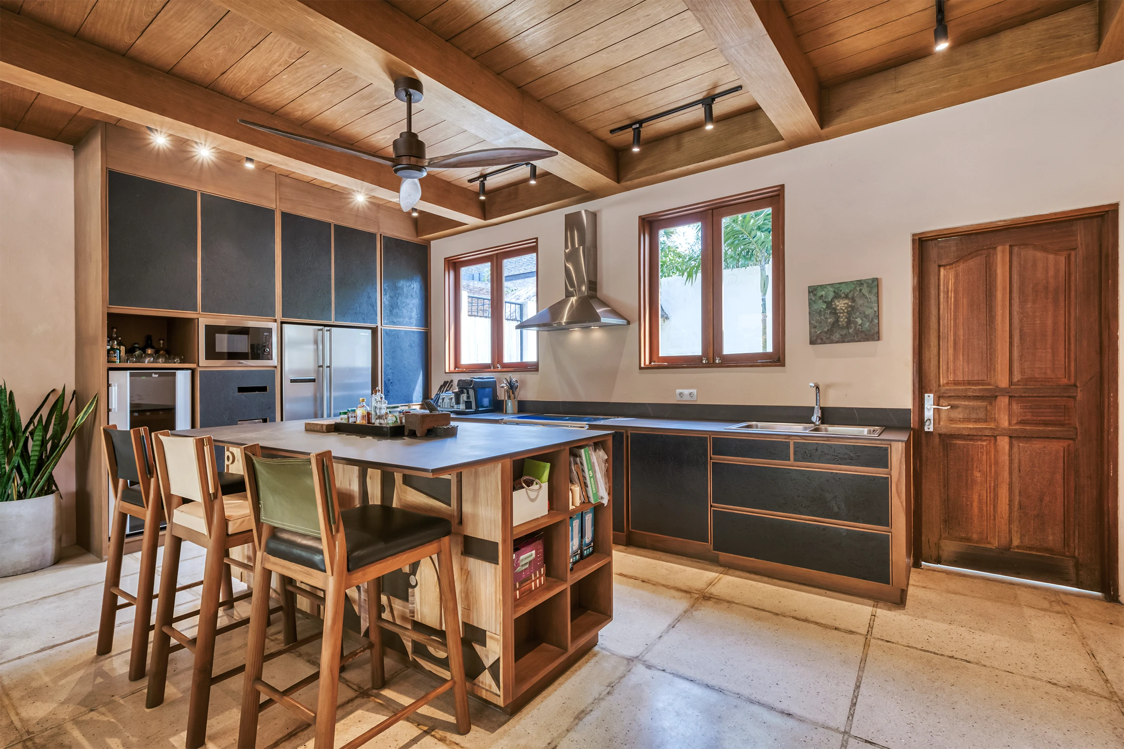 Tabu-Design-ST52-Mus-Bar-Stool-Wood-Leather-Ambiance1