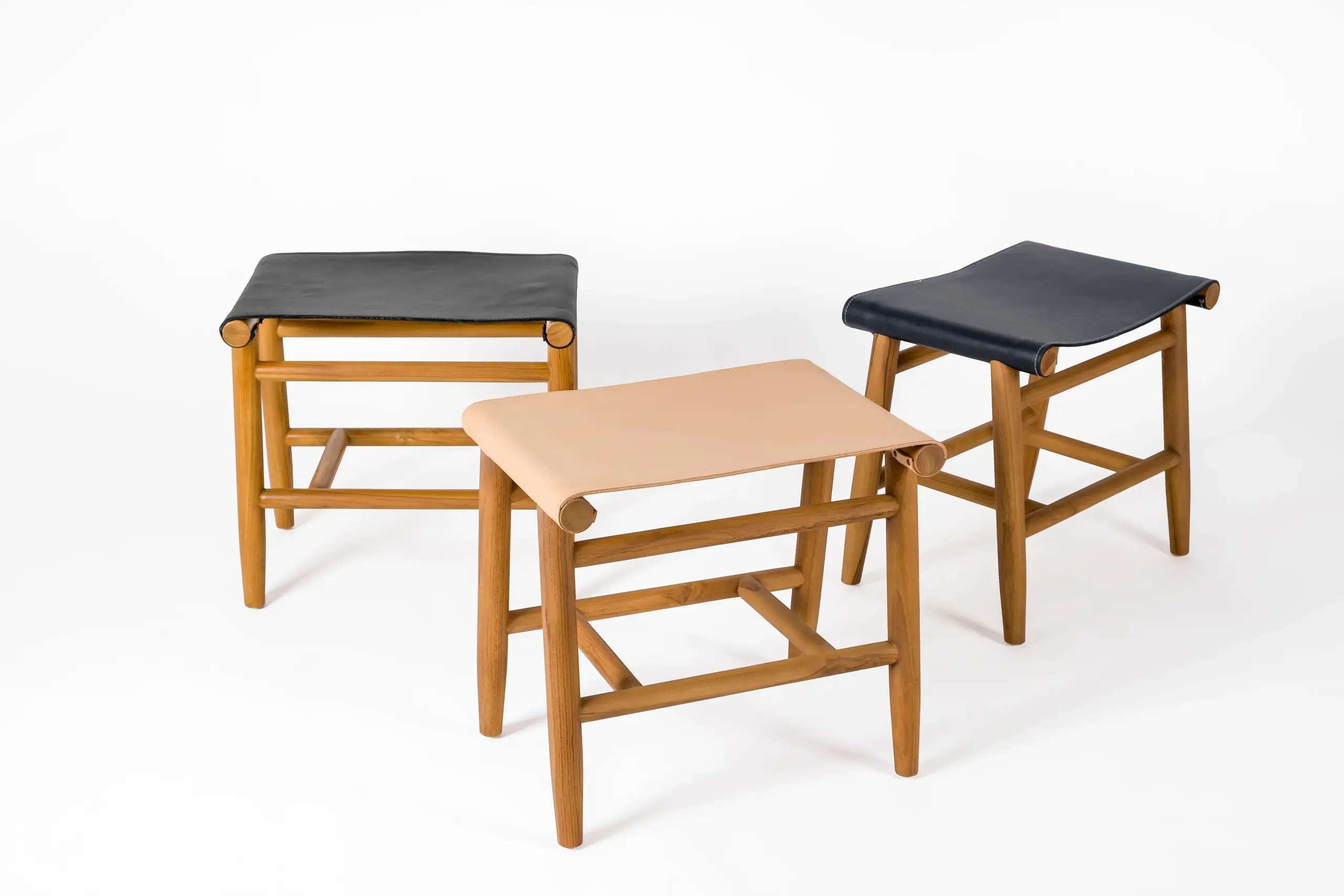 Tabu-Design-STL49-Pabs-Low-Stool-Teak-Leather-Ambiance1