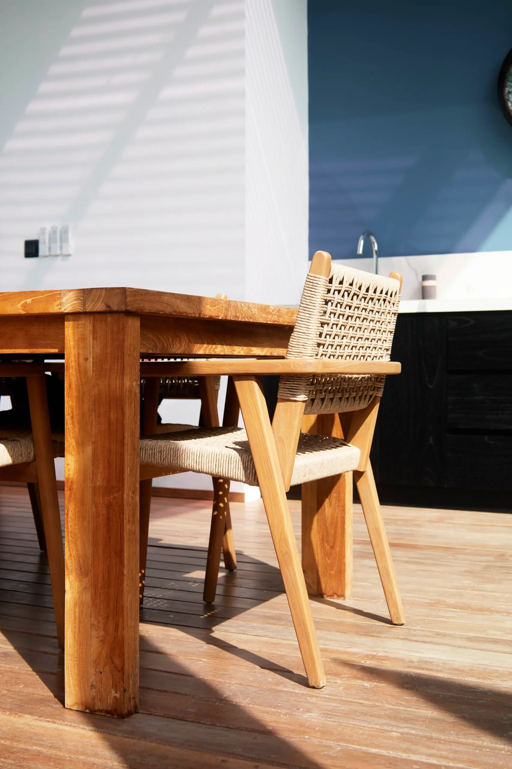 tabu-design-ch153-manu-chair-teak-loom-ambiance2