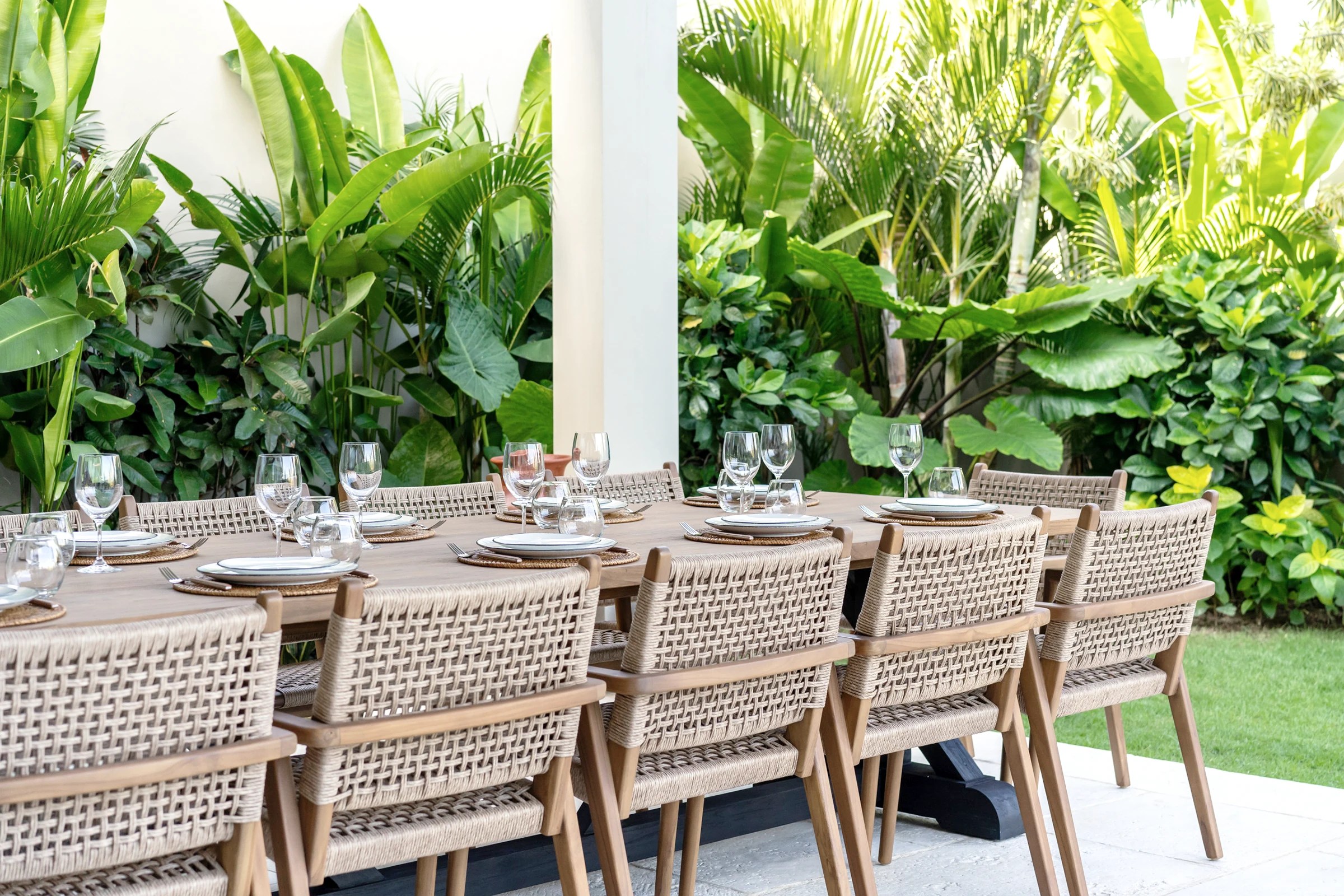 tabu-design-ch153-manu-chair-teak-loom-ambiance3