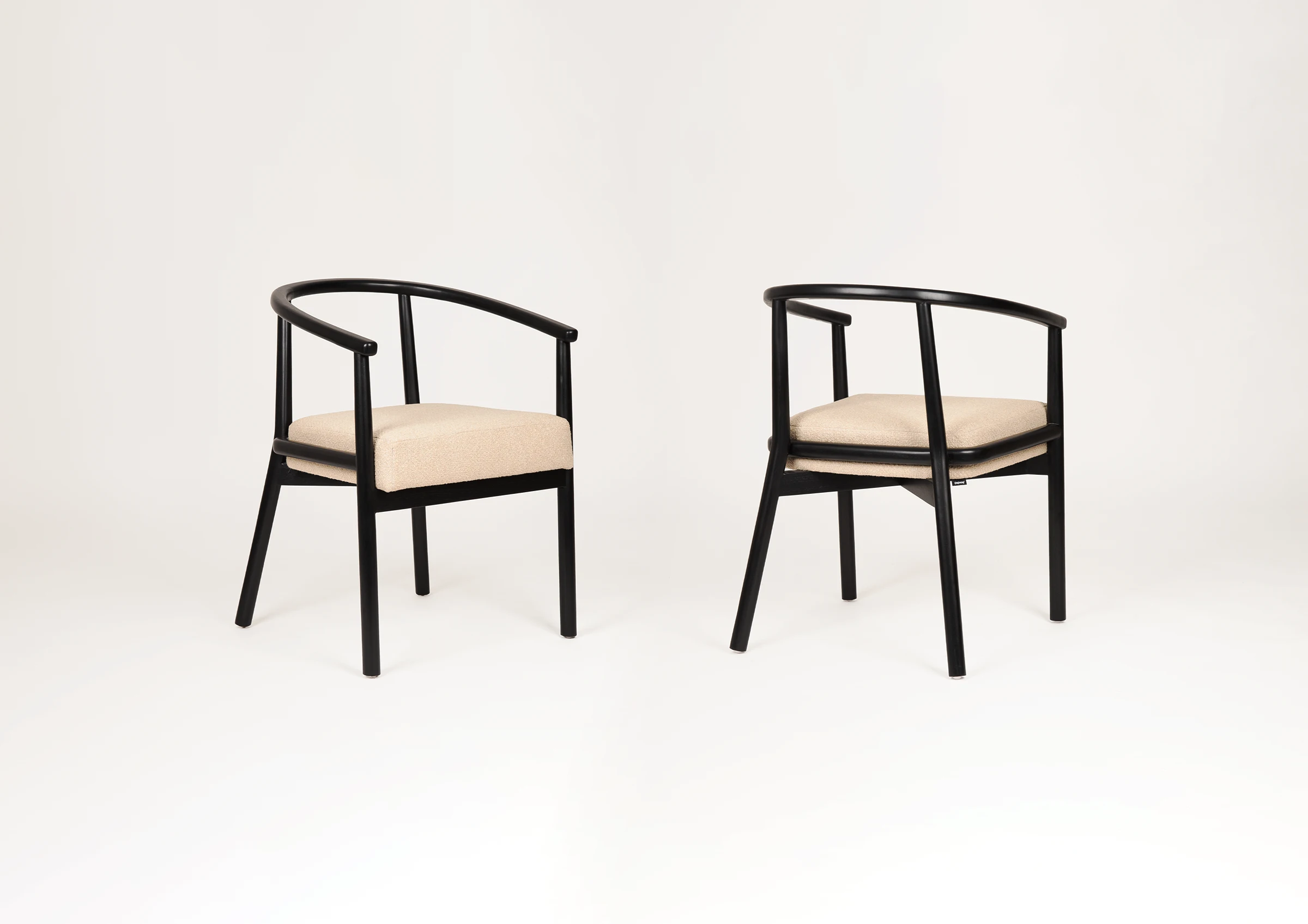 tabu-design-ch191-moon-chair-teak-fabric-ambiance1