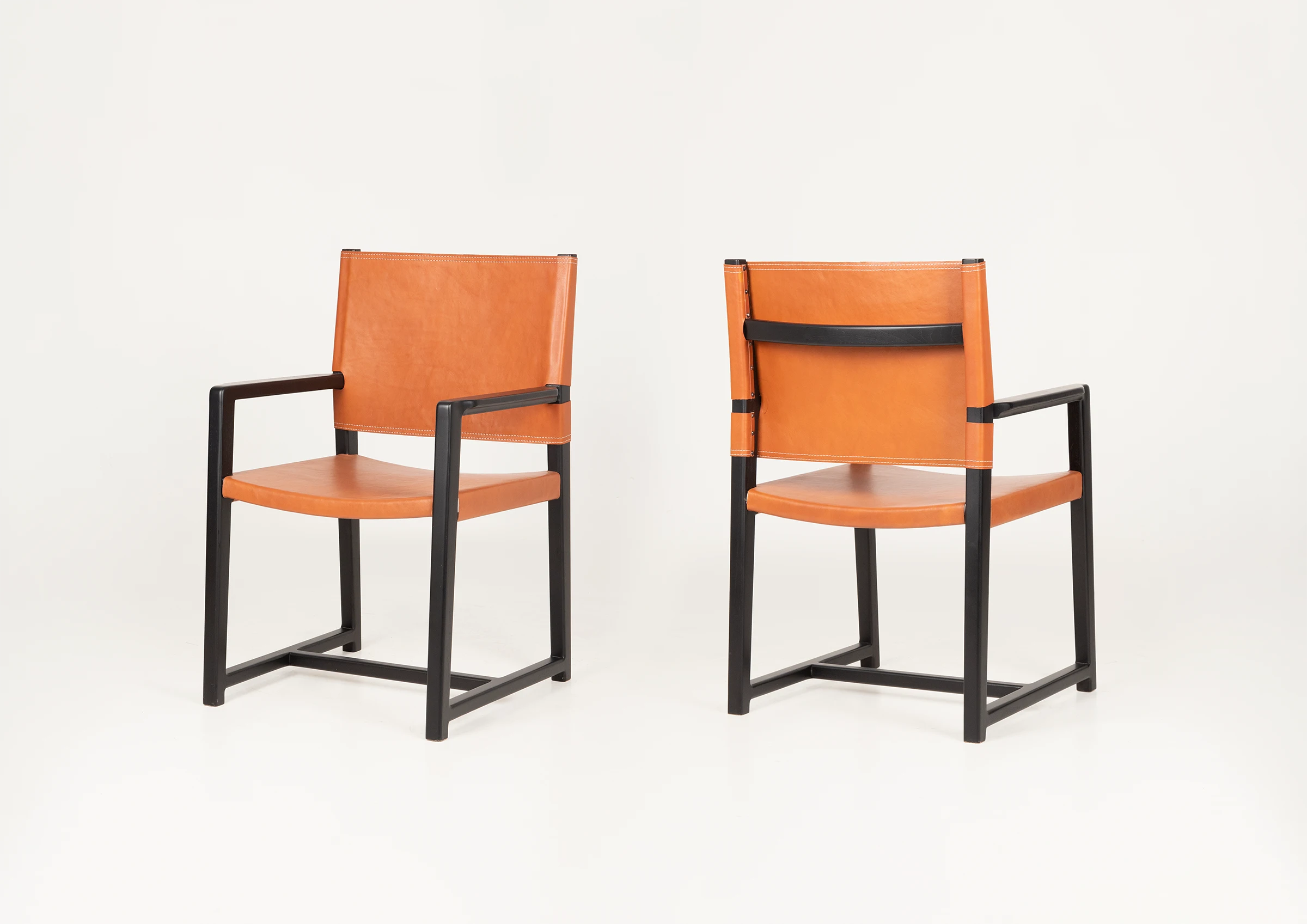 tabu-design-ch200-svan-chair-teak-leather-ambiance1