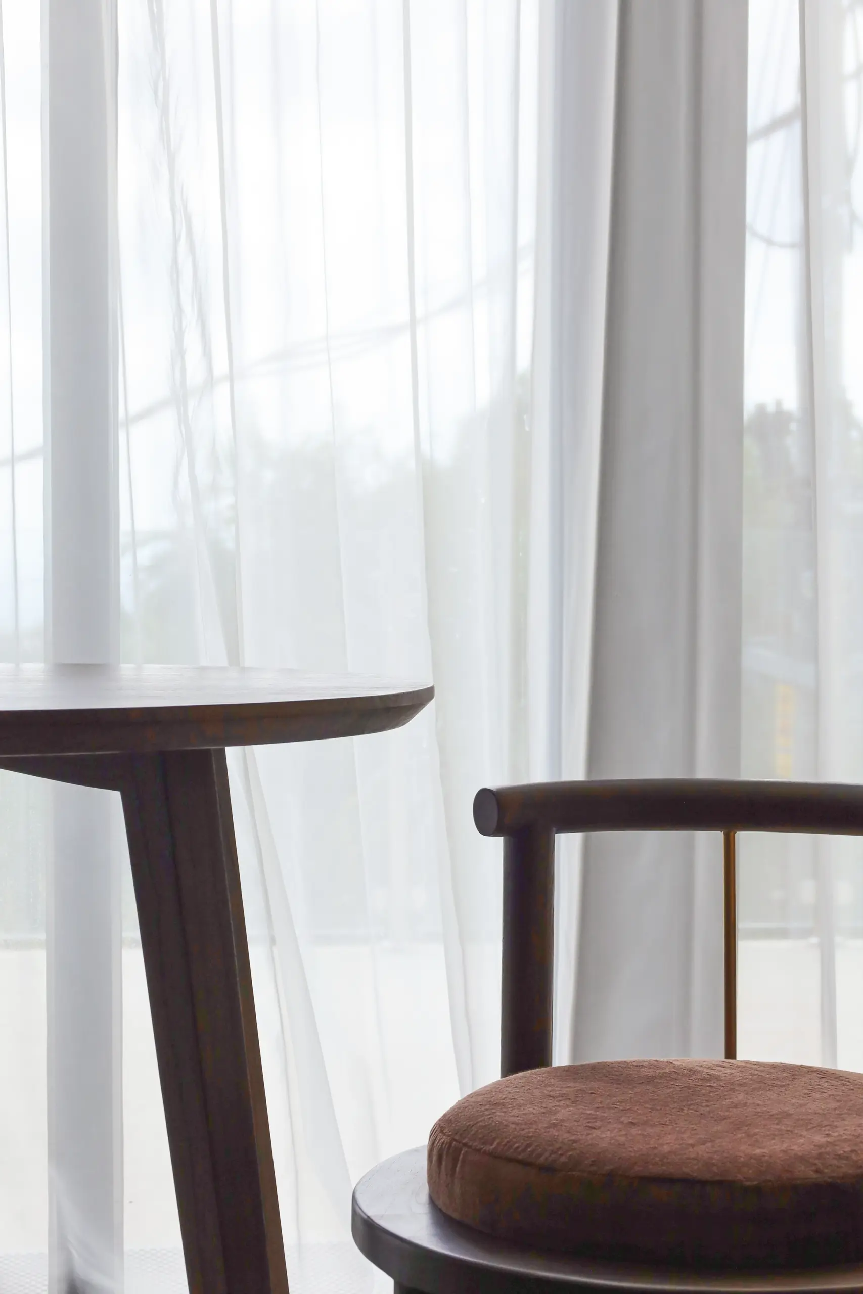 tabu-design-ch202-lana-chair-teak-fabric-metal-ambiance1