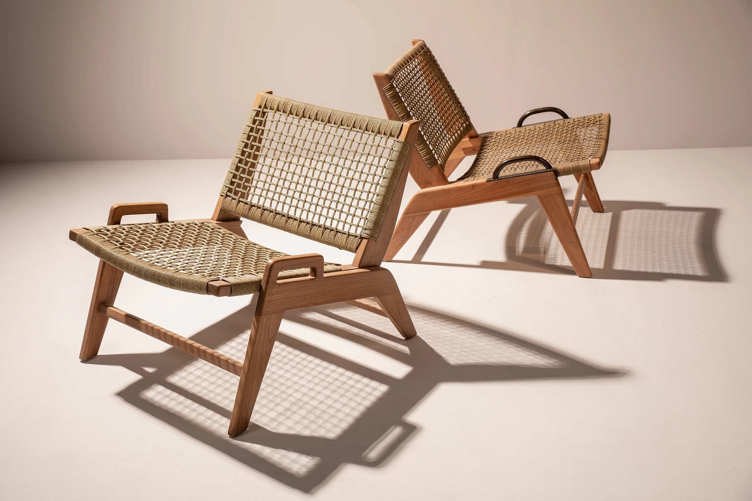 tabu-design-chl20-ak47-lounge-chair-teak-loom-metal-ambiance