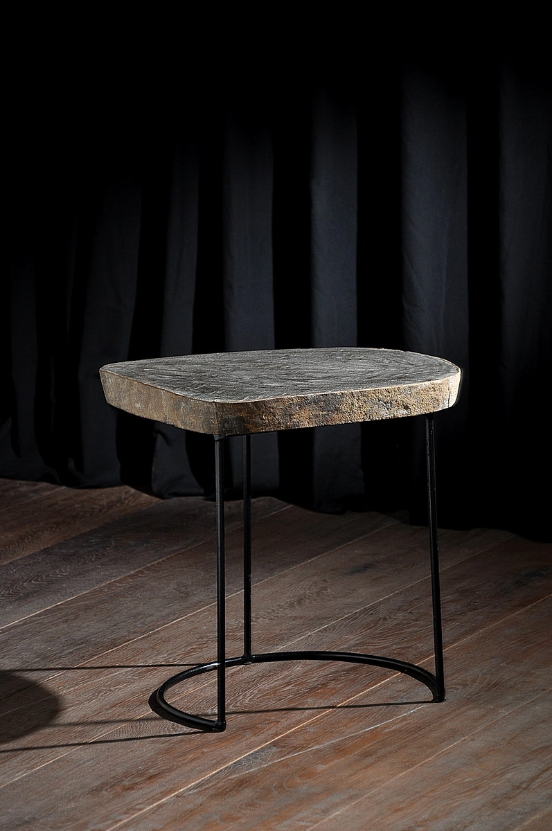 Tabu-Design-AUX9-Mets-10-low-auxiliar-table-metal-ambiance