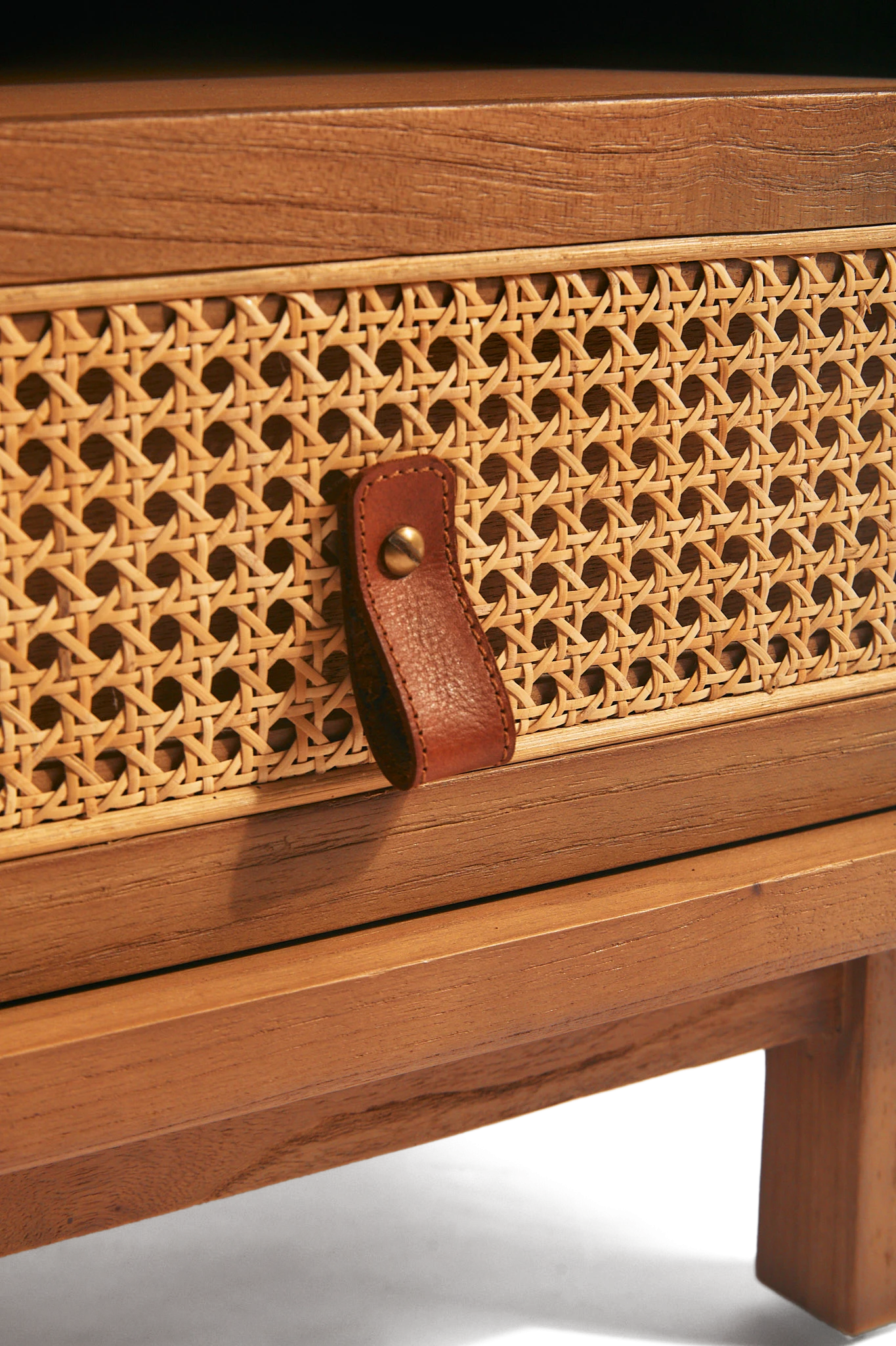 Tabu-Design-STA31-Nilo-Bedside-Table-Wood-Rattan-Leather-6