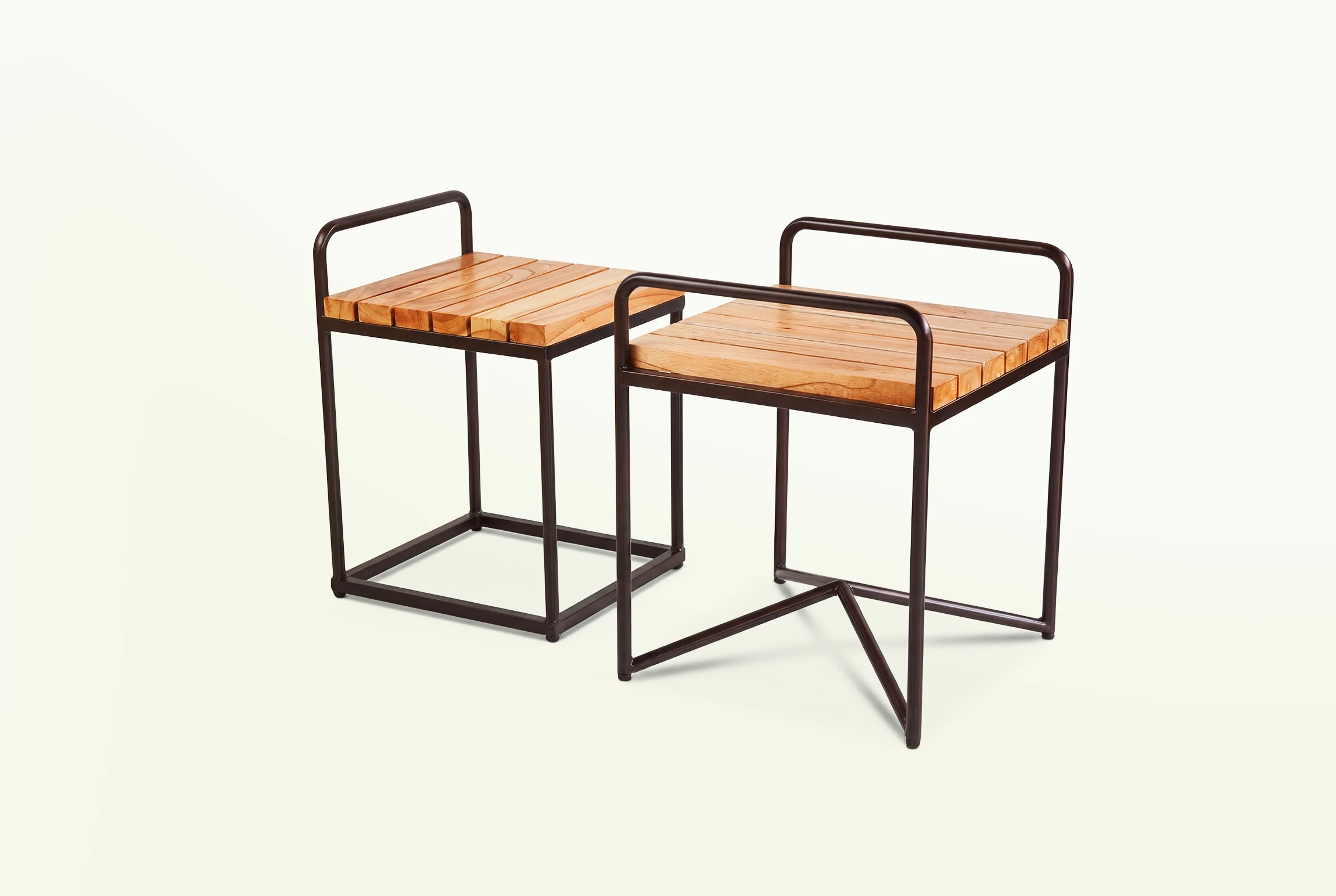 Tabu-Design-aux18-Nick-auxiliar-table-metal-teak-Ambiance