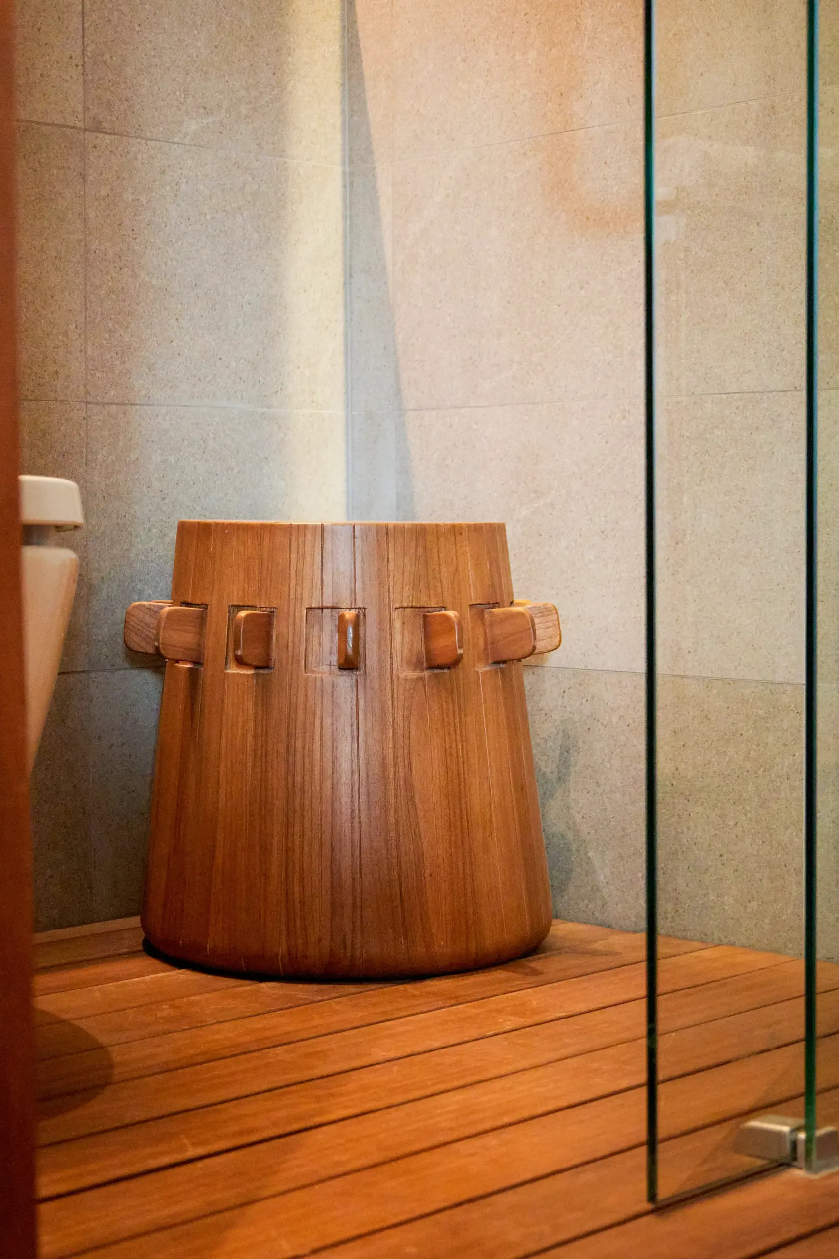 Tabu-Design-aux43-Cidi-auxiliar-table-wood-ambiance2