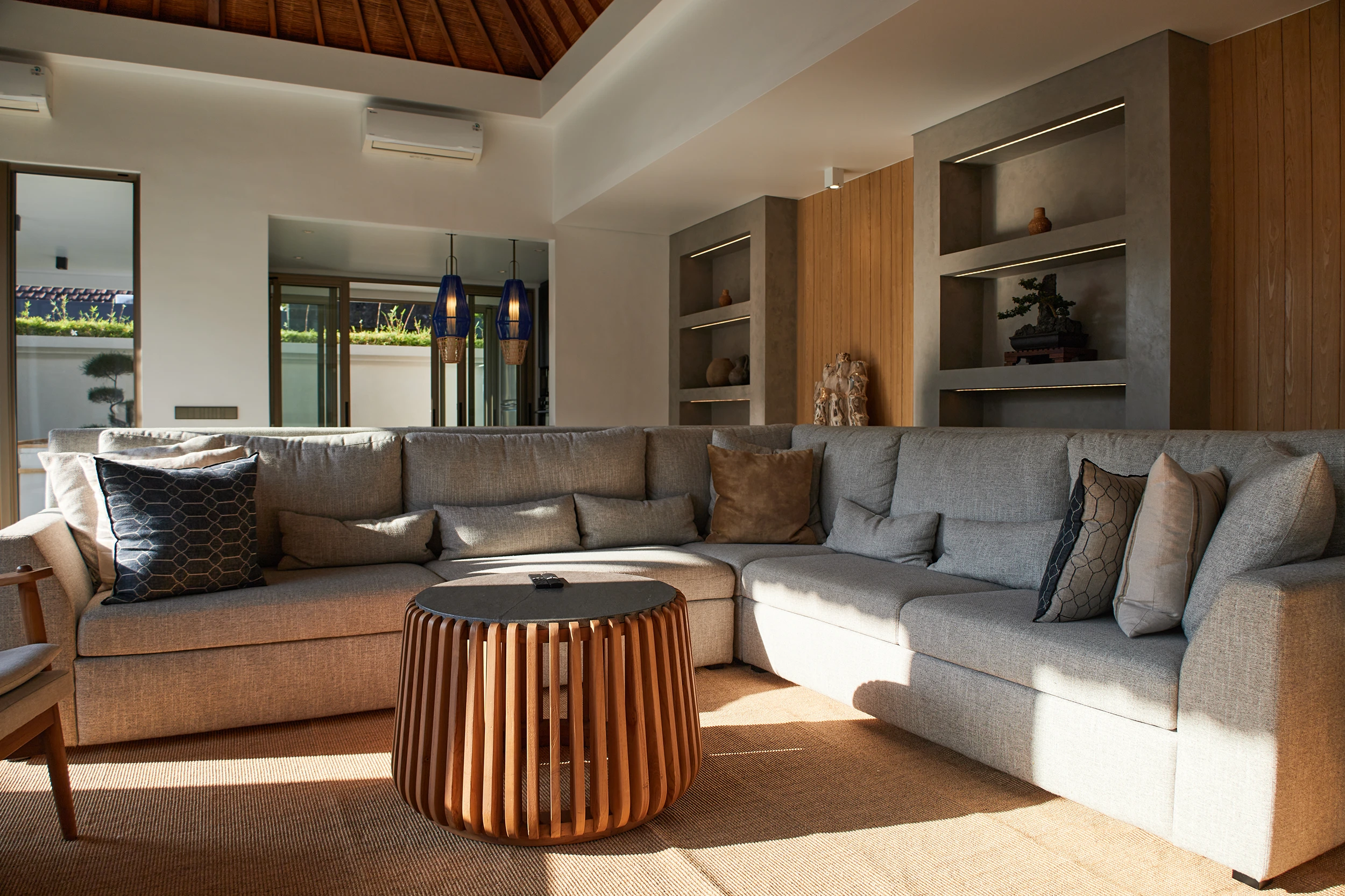 Tabu-Design-AUX68-IBIZA-Auxiliar-Table-Teak-Ambiance2