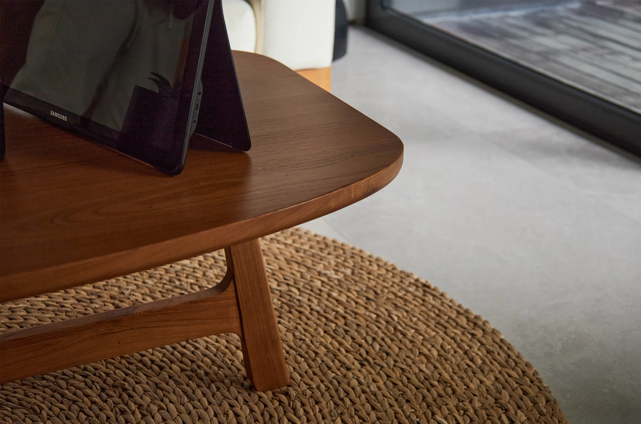 Tabu-Design-CT49-SANS-Coffee-table-ambiance3