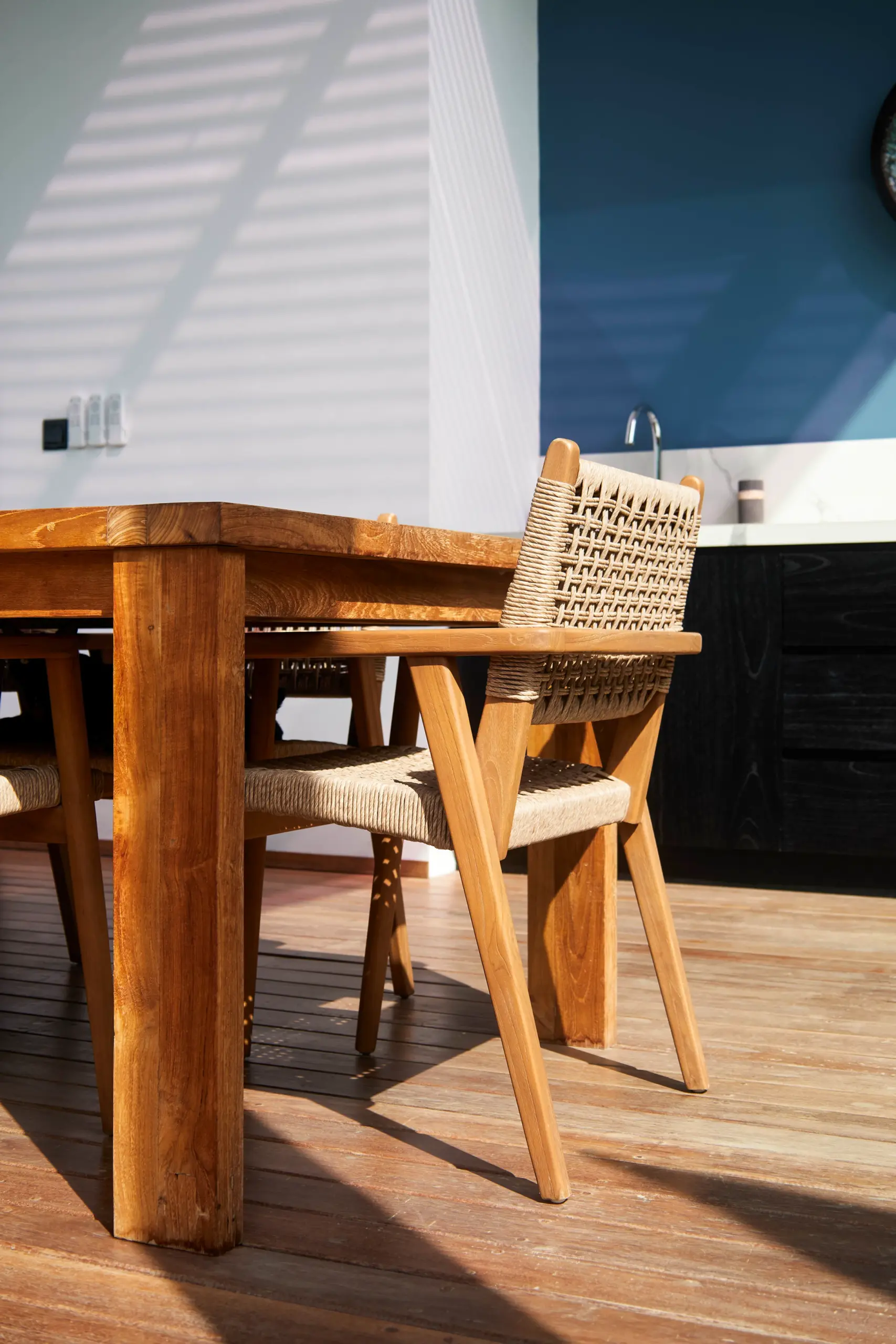 Tabu-Design-DT39-Golovin-dining-table-teak-ambiance1