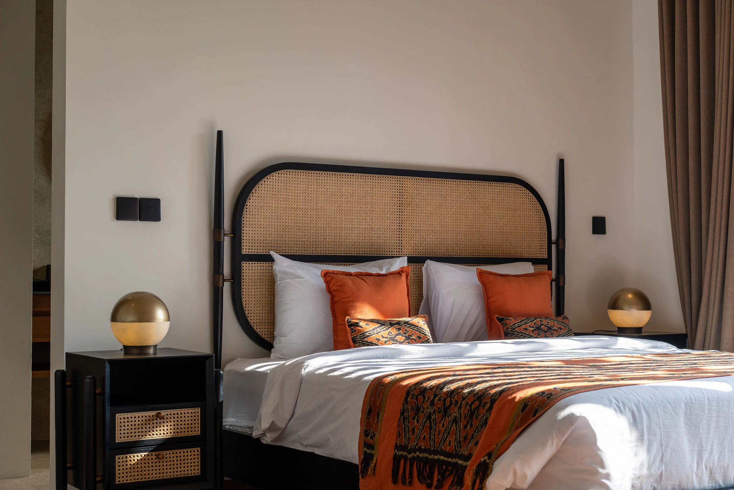 Tabu-Design-HB14-NUV-Headboard-rattan-ambiance