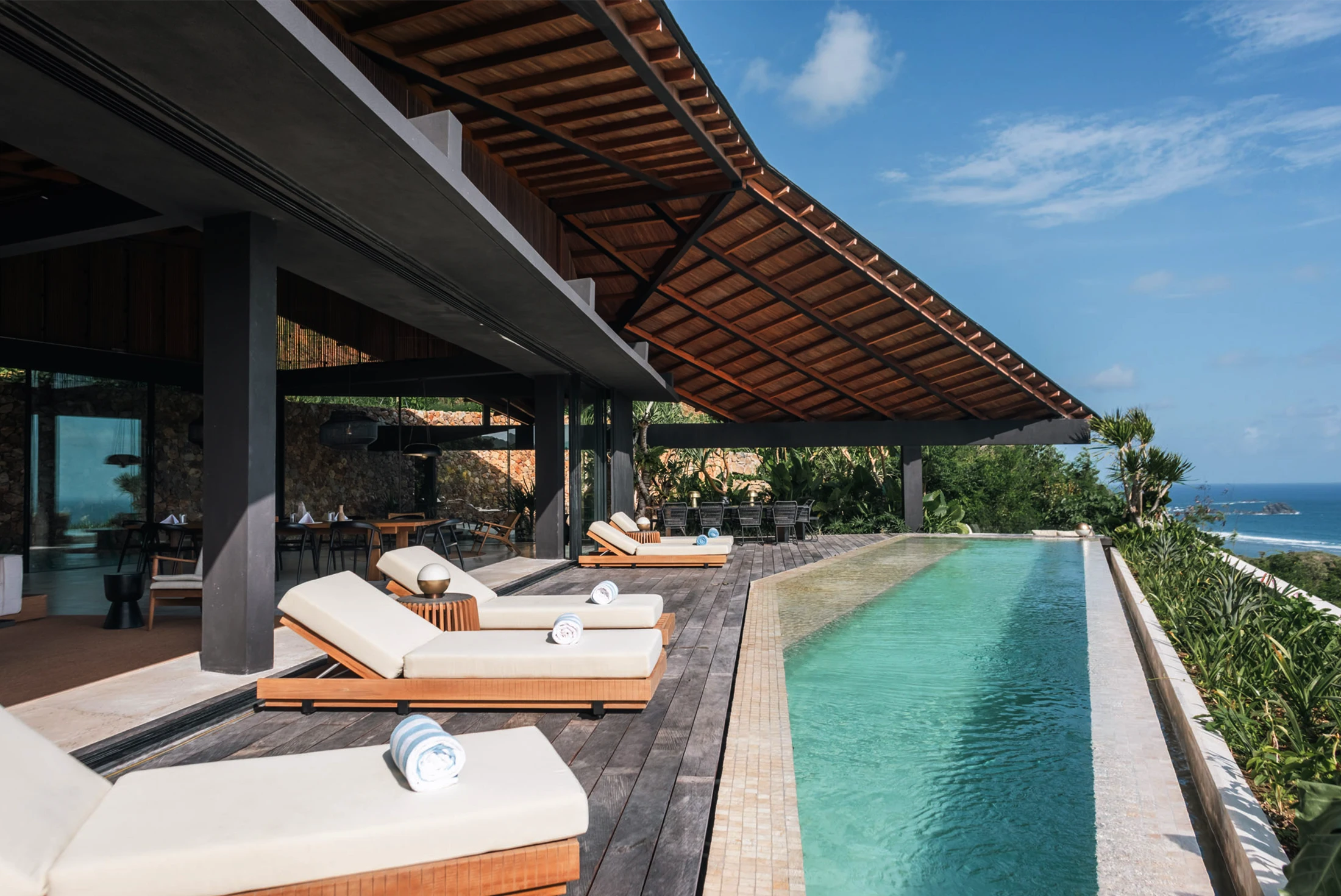 Tabu-Design-LOU3-PAT-Sun-Lounger-Teak-ambiance4