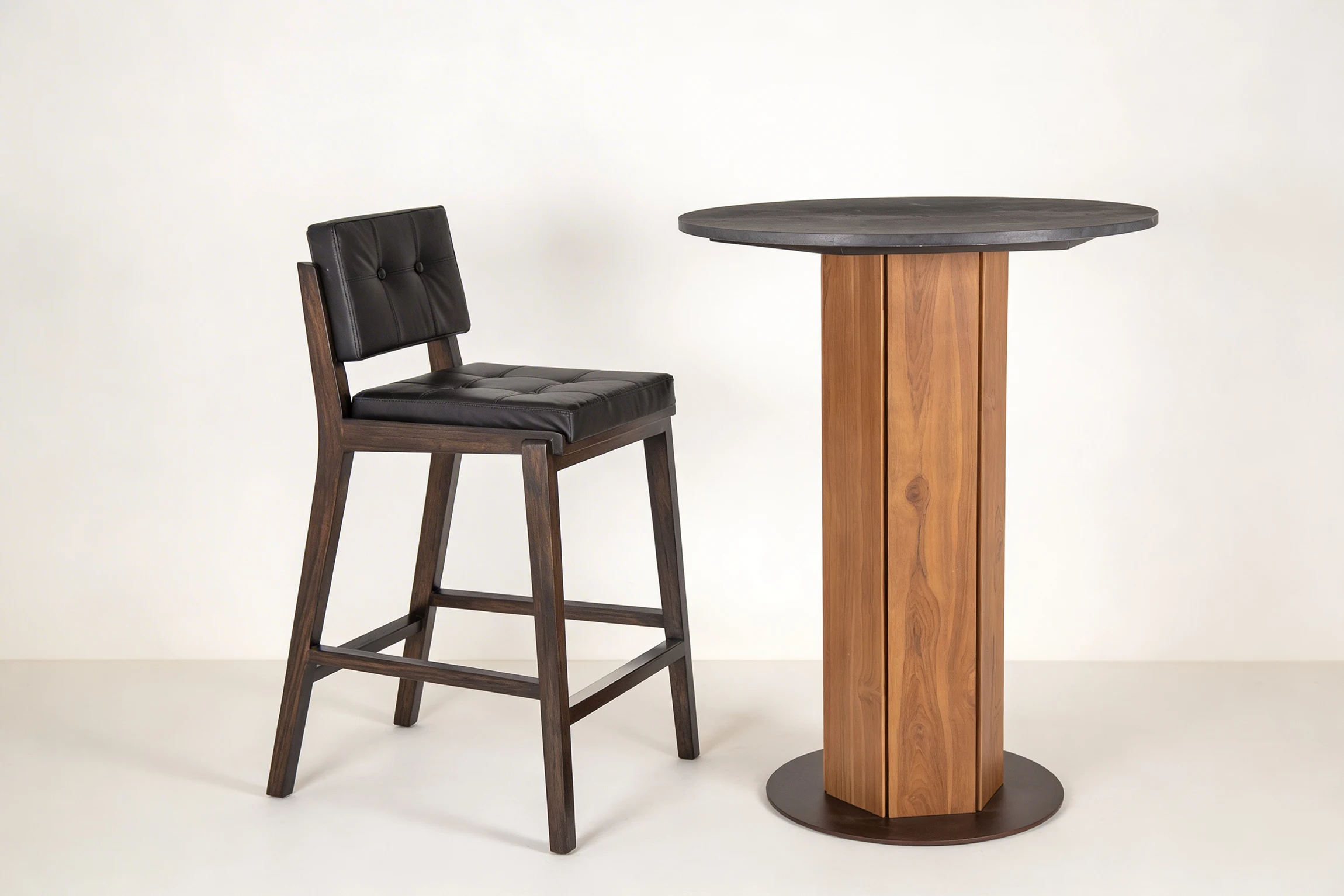 Tabu-Design-RT7-CORAL-bar-table-with-stool-ambiance