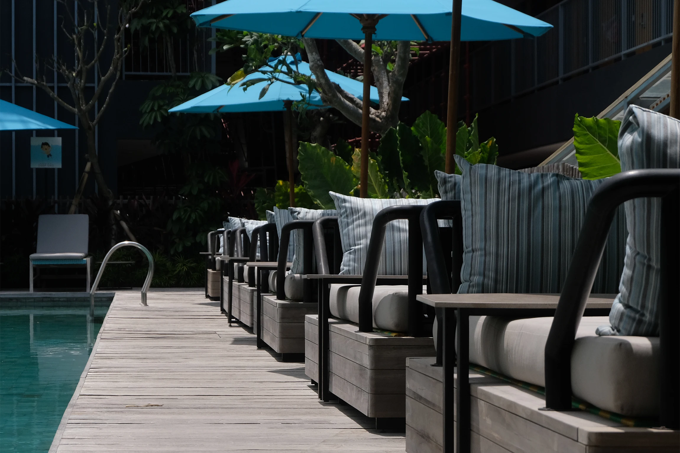 4-Outdoor-Collection-Citadines-Hotel-poolside