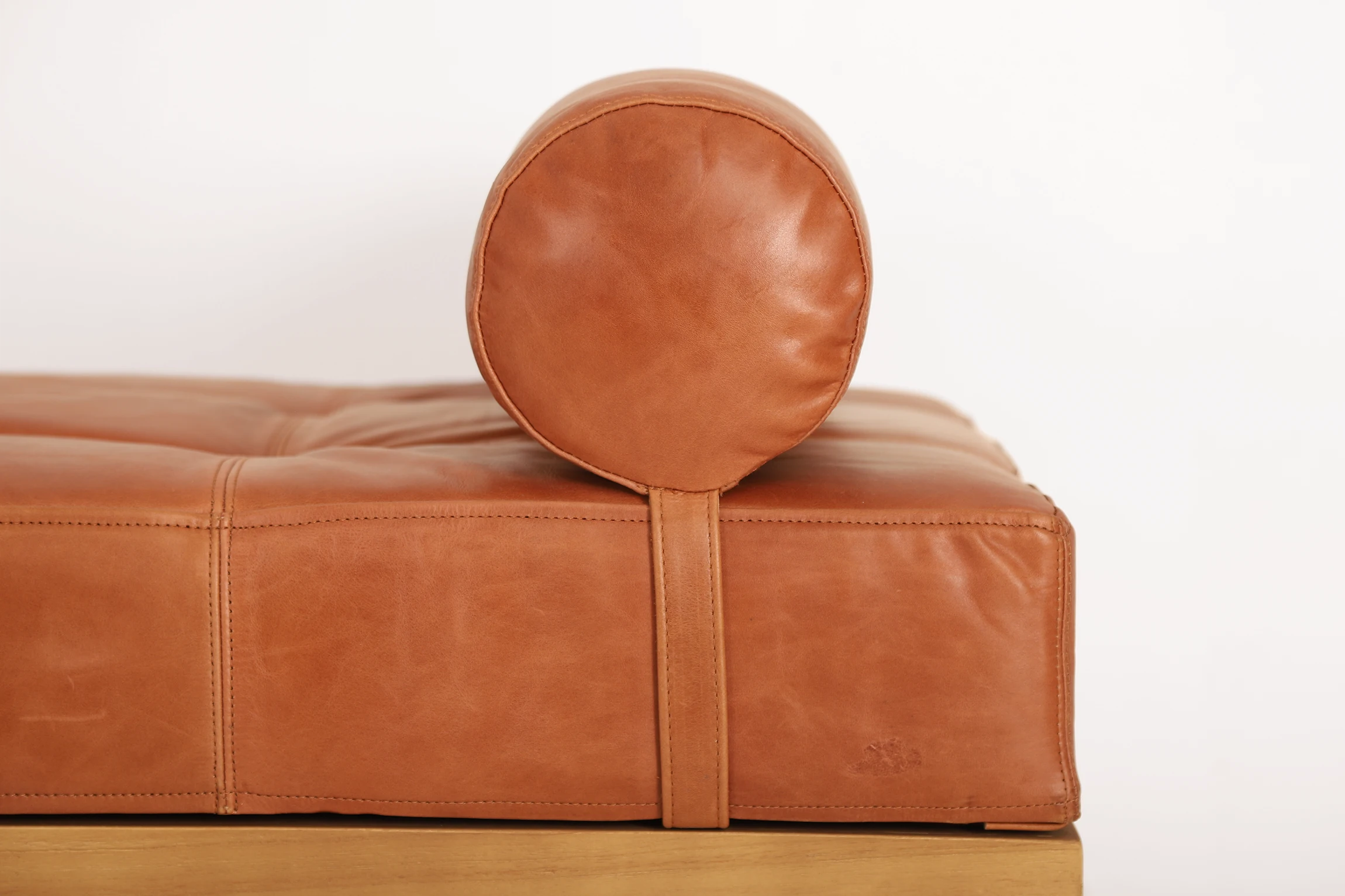 5-Leather-Collection-Felix-Bench