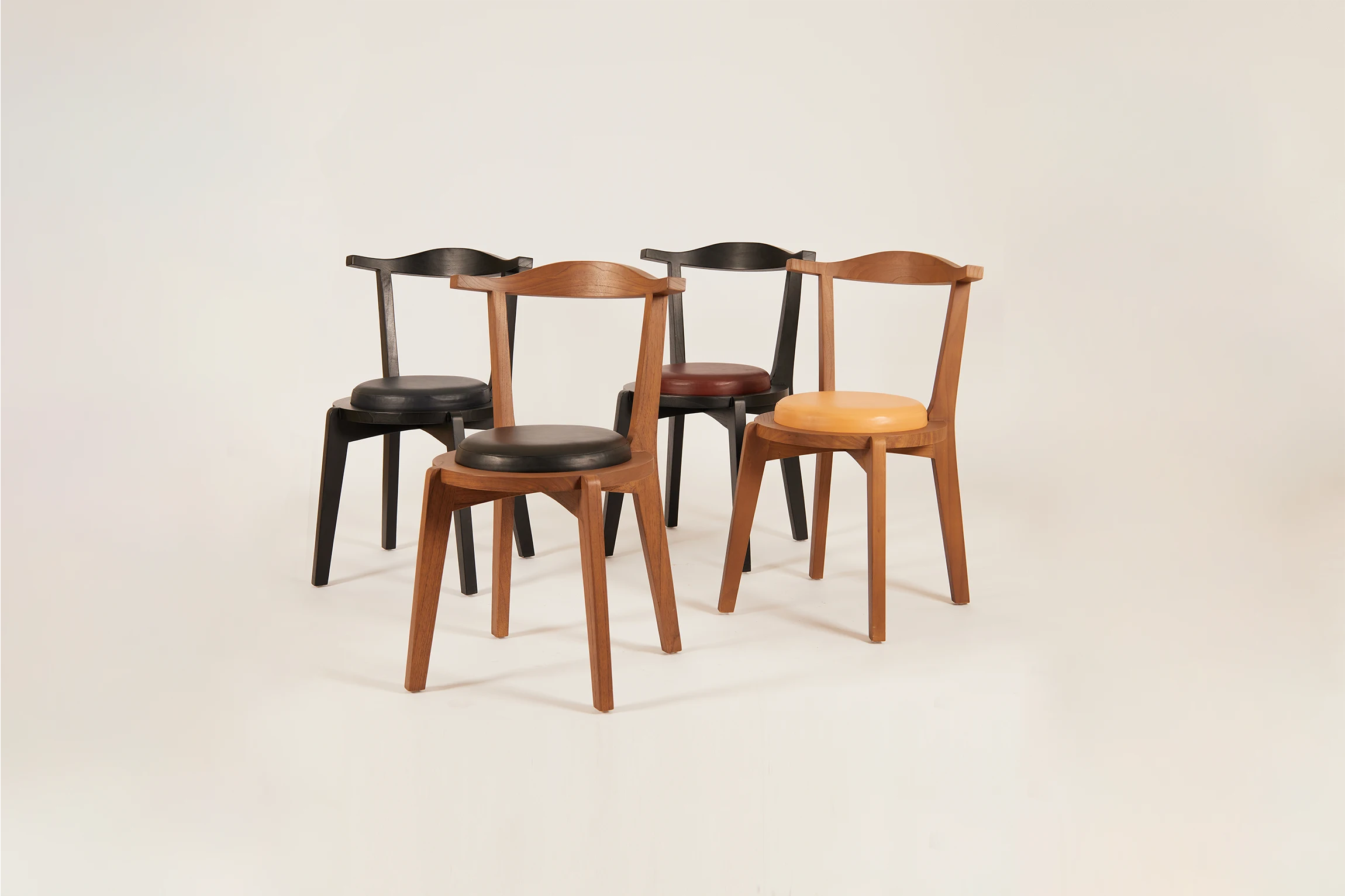Tabu-Design-CH192-T-Chair-Wood-Leather-Ambiance4