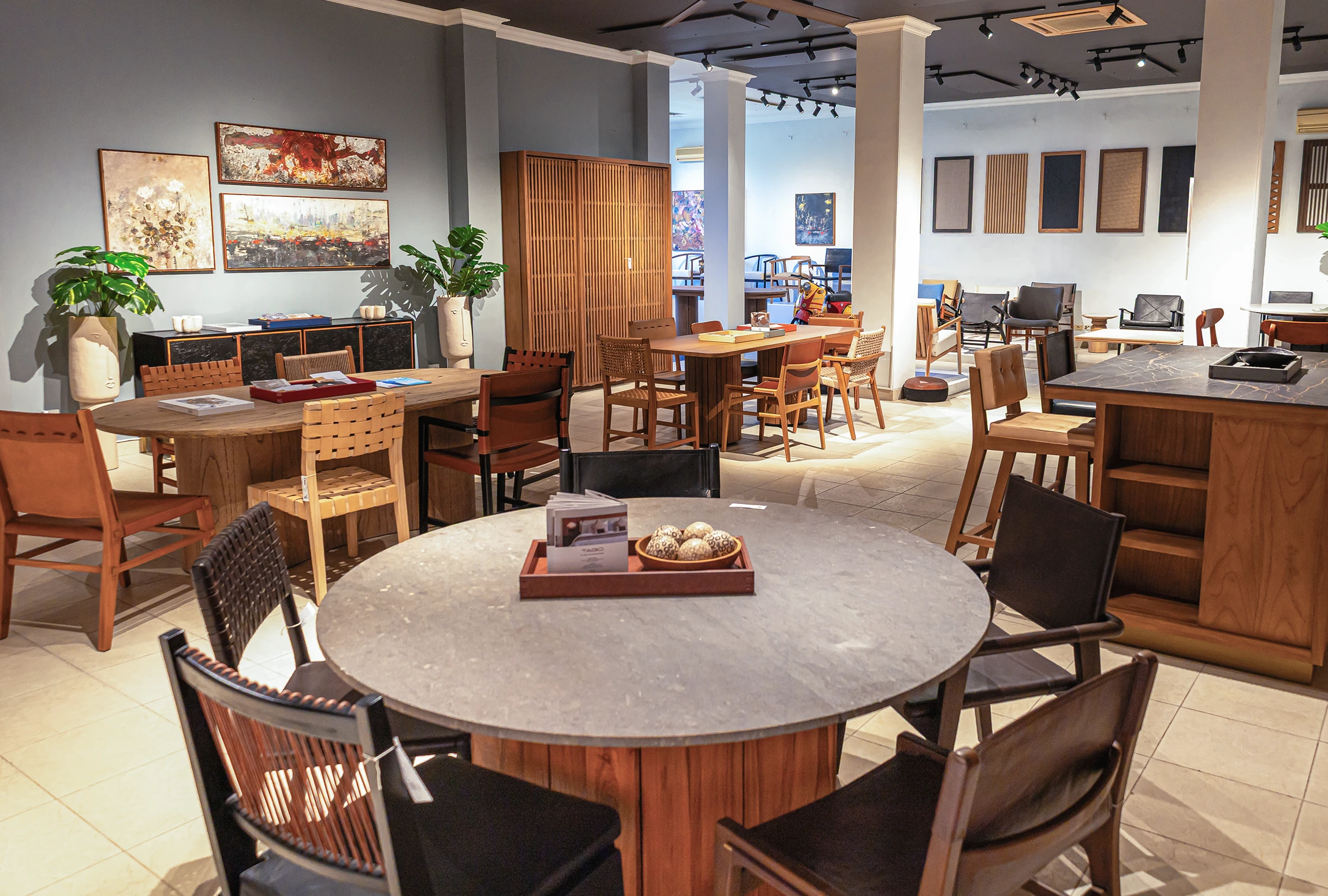 Tabu-Design-Showroom-complete-atmosphere