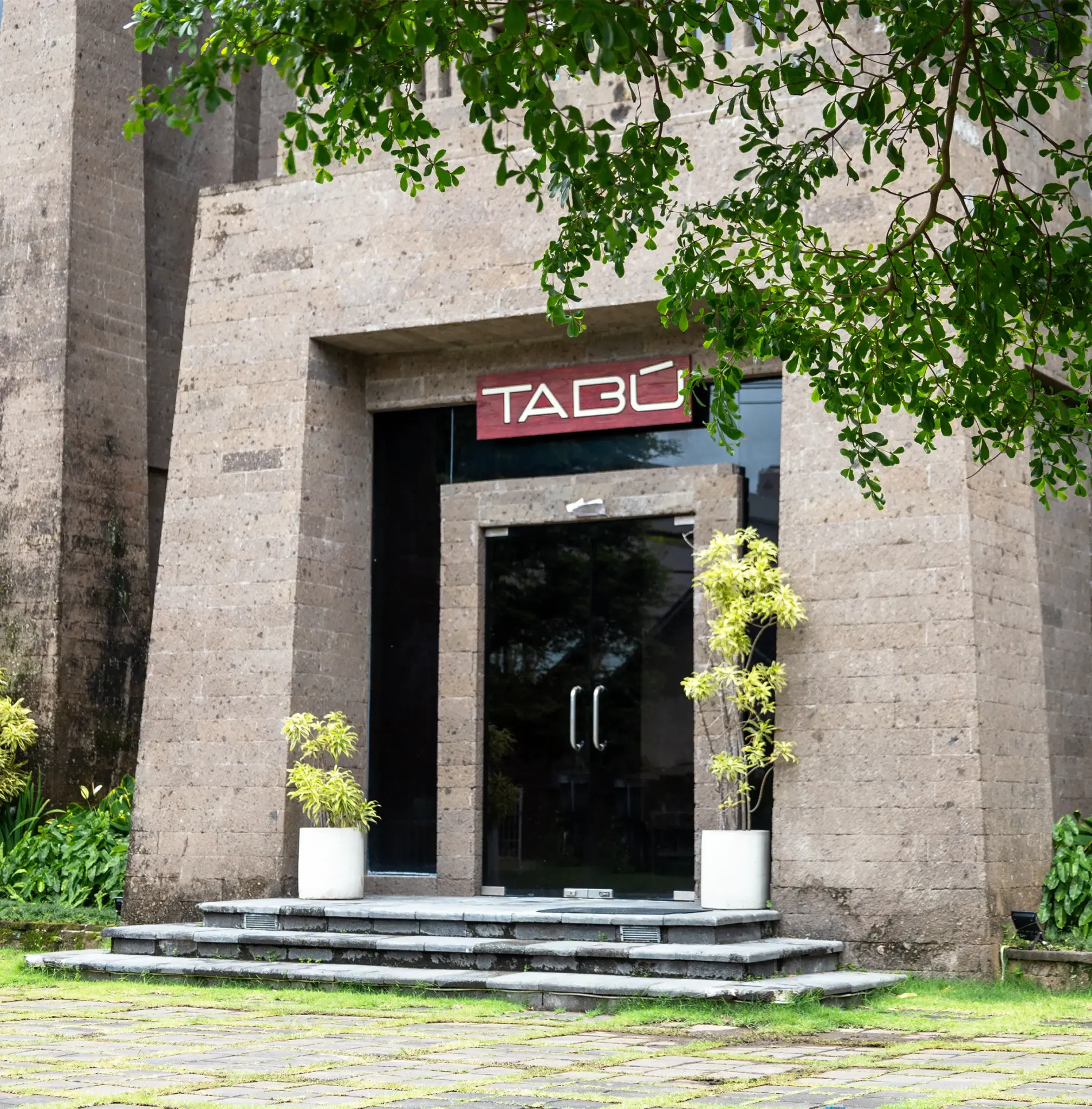Tabu-Design-Showroom-facade