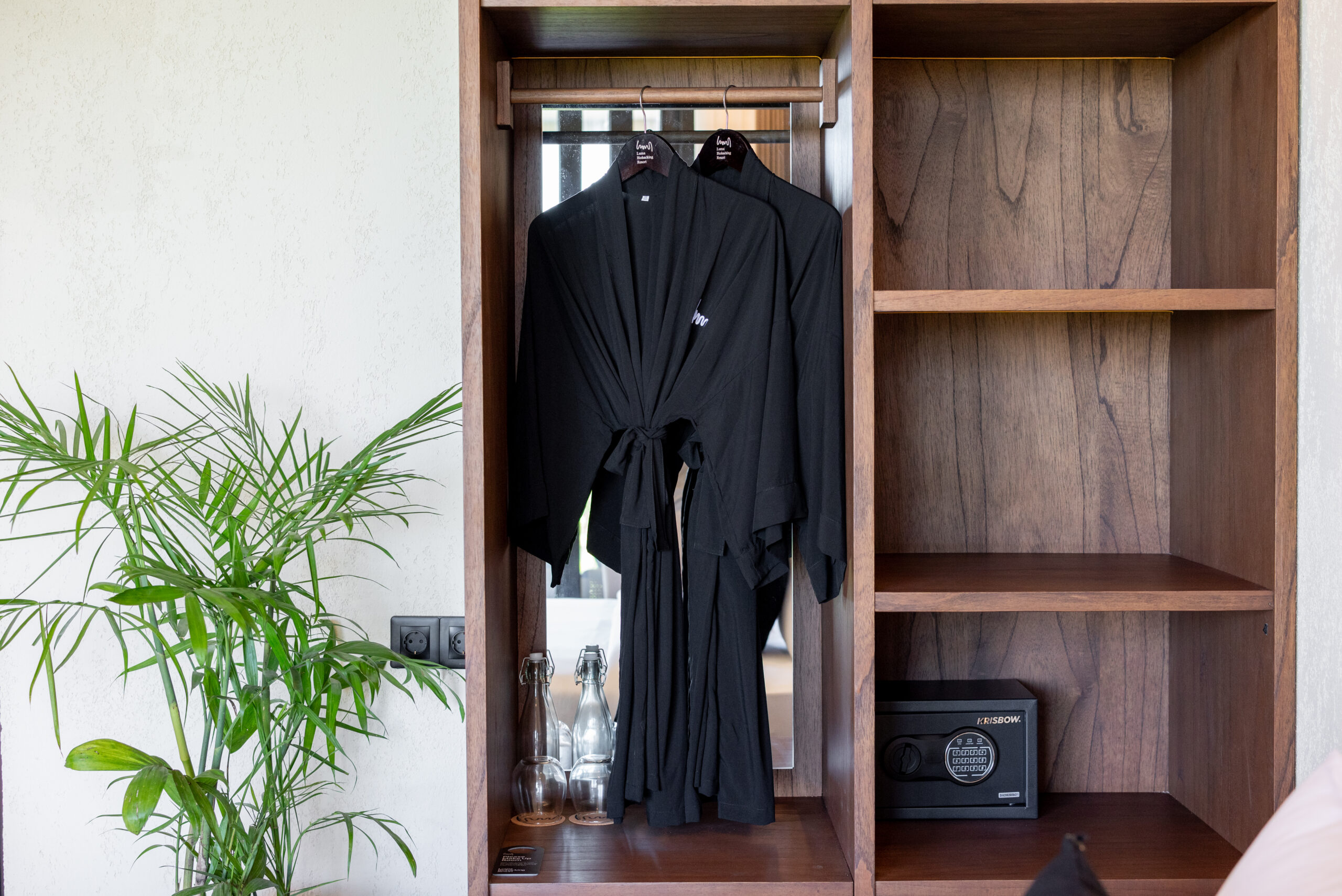Tabudesign-sunnywellness-project-bespoke-cupboard