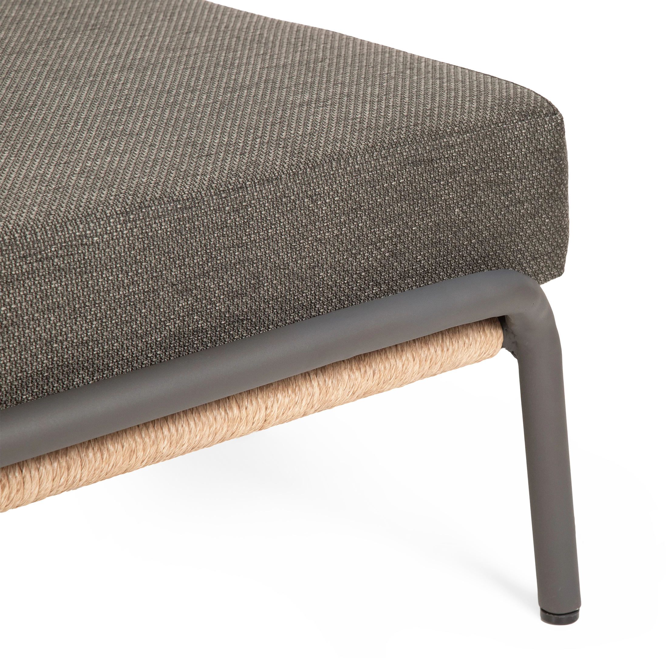 richi-sun-lounger-darkgrey-closeup-leg