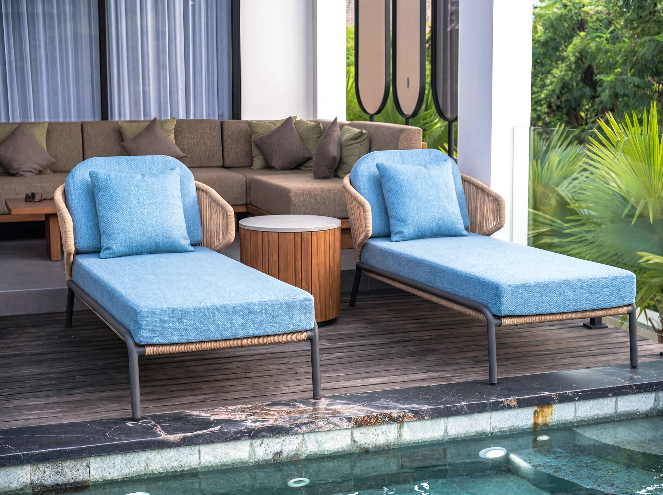 richi-sun-lounger-lightblue-ambience