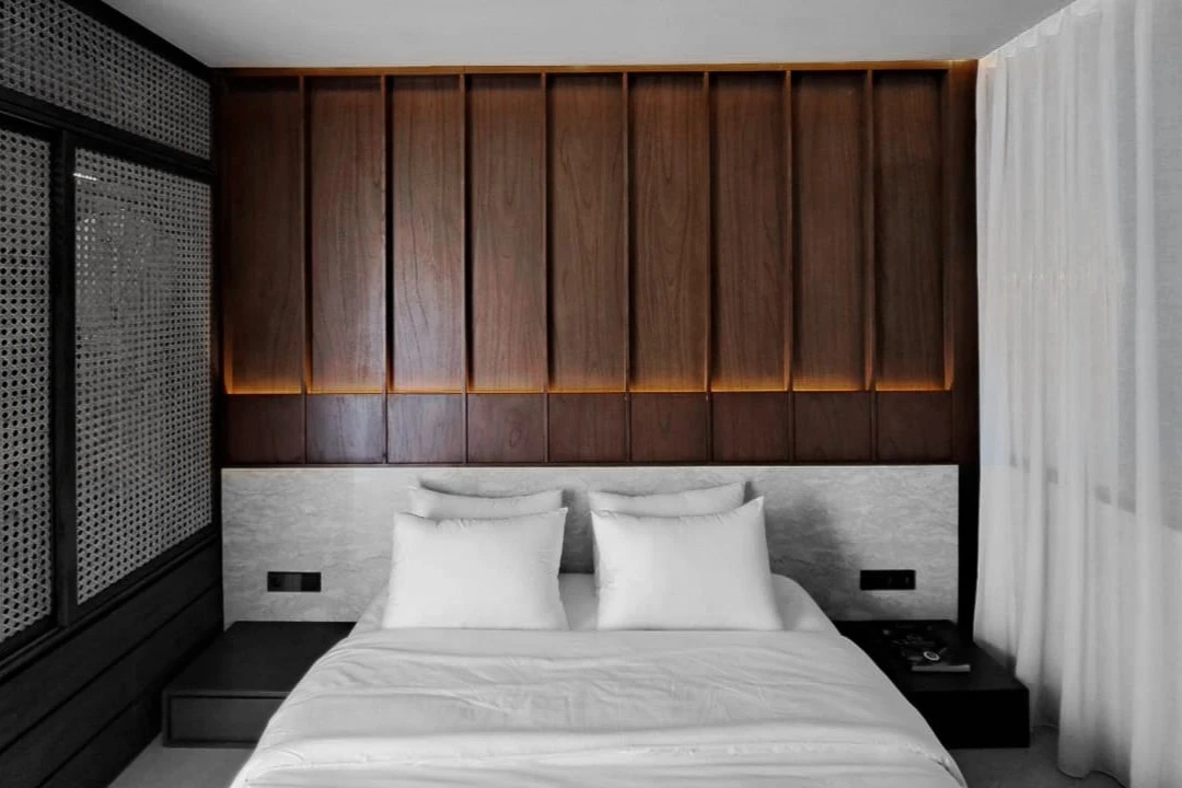 Bespoke wooden wall panel in Elison aparthotel bedroom in Bali